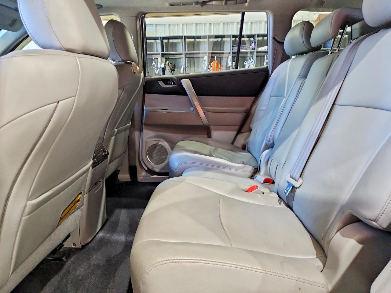 2012 Toyota Highlander Se Серый vin: 5TDBK3EH4CS174786