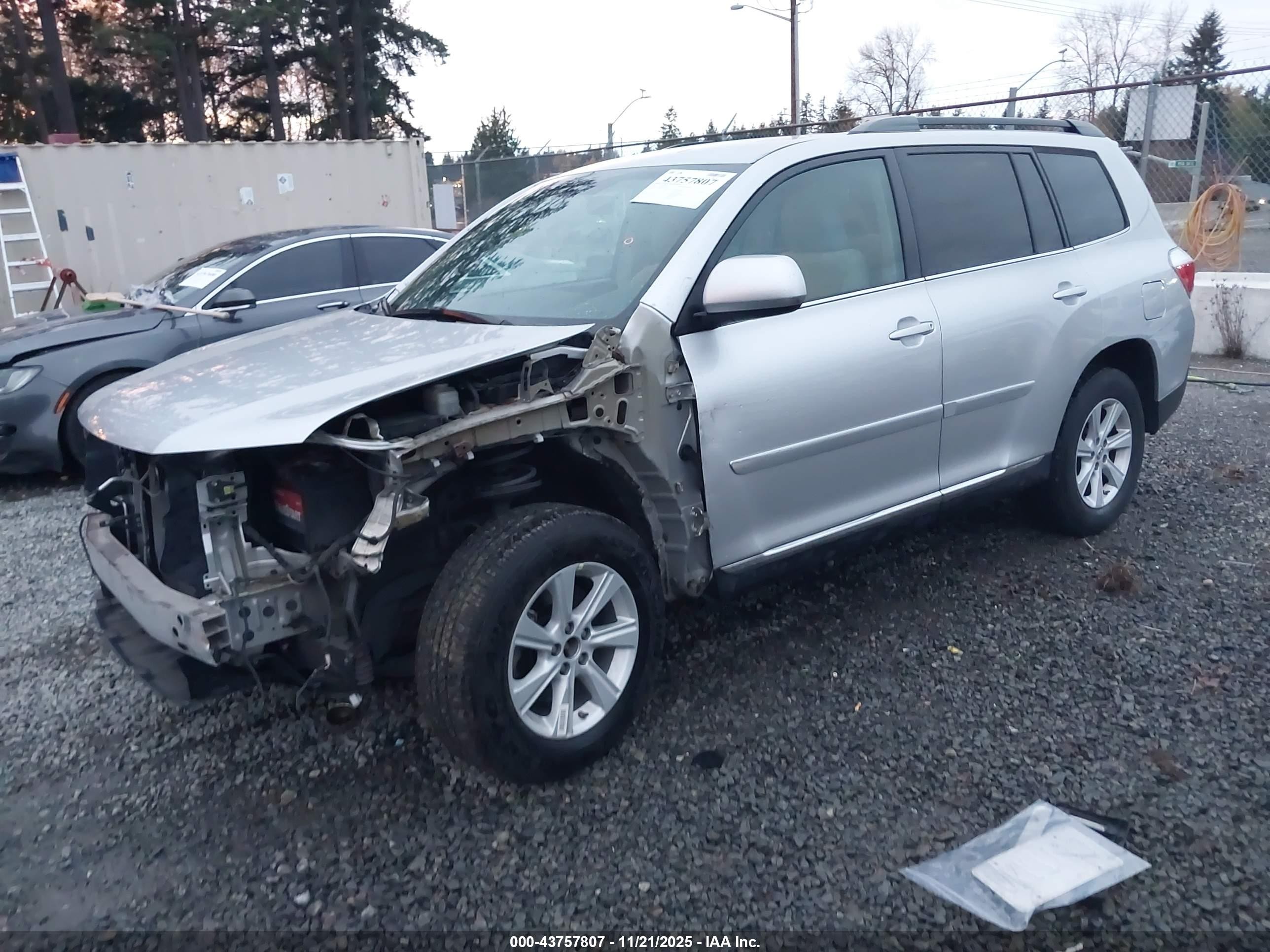 2013 Toyota Highlander Base Plus V6 Silver vin: 5TDBK3EH4DS182307
