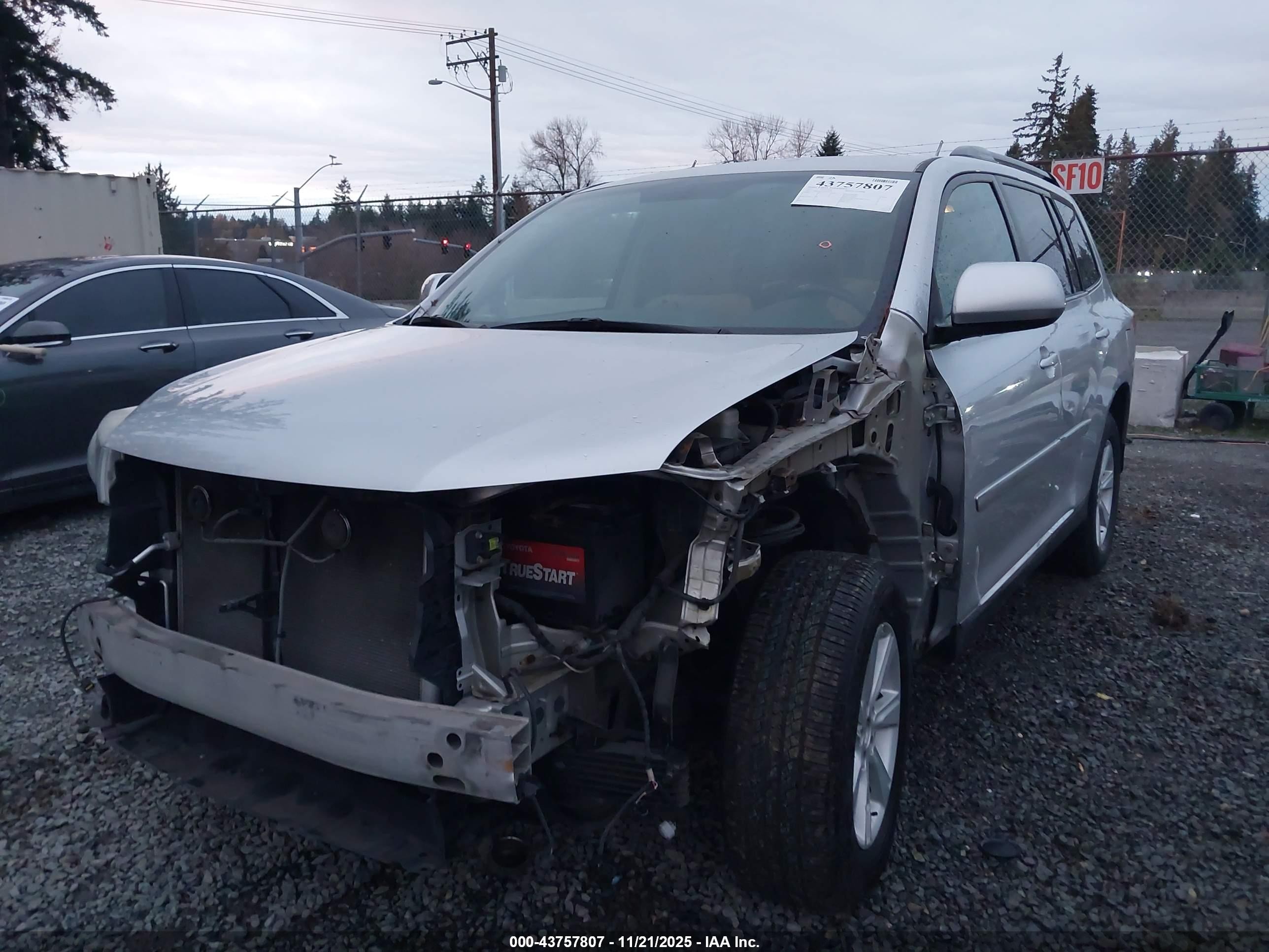 2013 Toyota Highlander Base Plus V6 Silver vin: 5TDBK3EH4DS182307