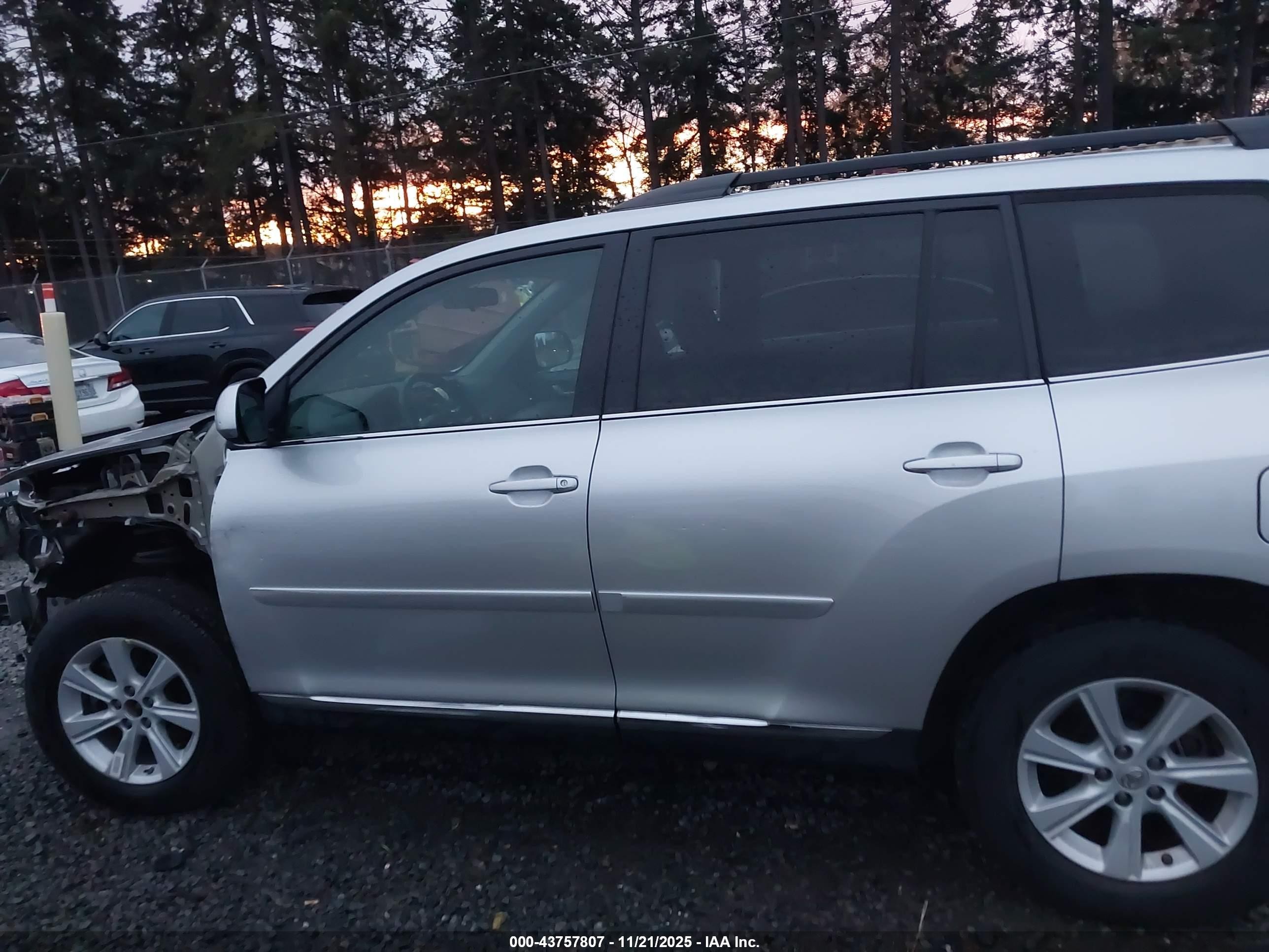 2013 Toyota Highlander Base Plus V6 Silver vin: 5TDBK3EH4DS182307
