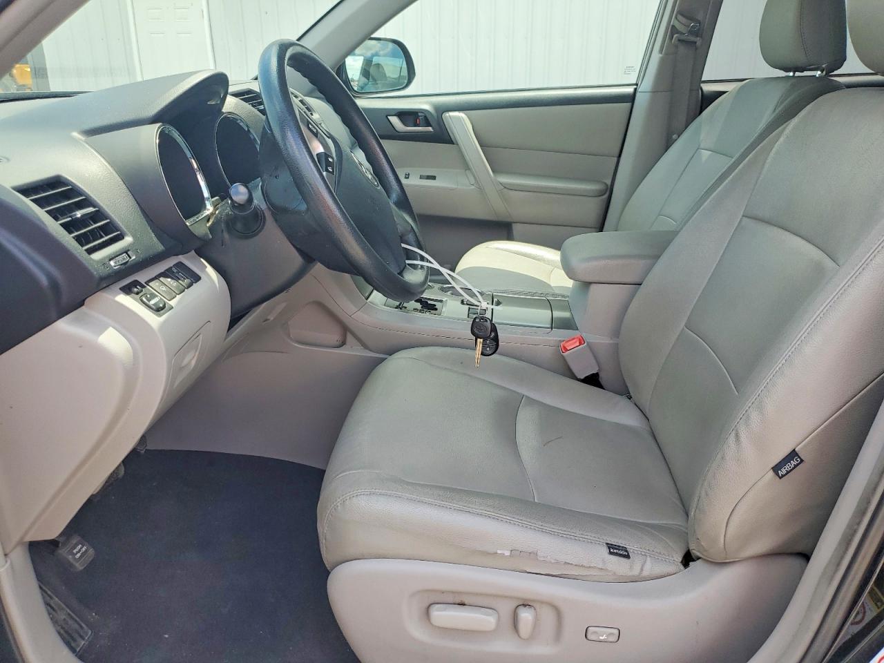 2013 Toyota Highlander Plus Black vin: 5TDBK3EH4DS224636
