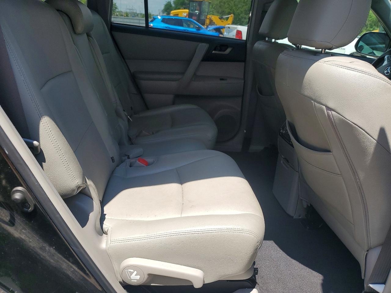 2013 Toyota Highlander Plus Black vin: 5TDBK3EH4DS224636
