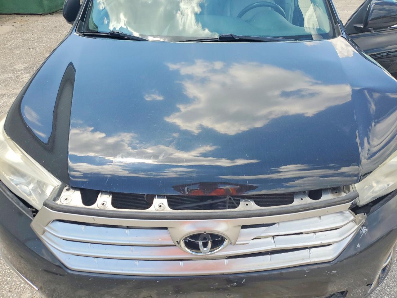 2013 Toyota Highlander Plus Black vin: 5TDBK3EH4DS224636