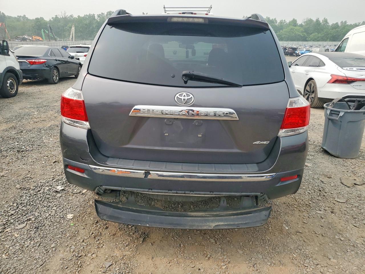 2011 Toyota Highlander Base Gray vin: 5TDBK3EH5BS056633