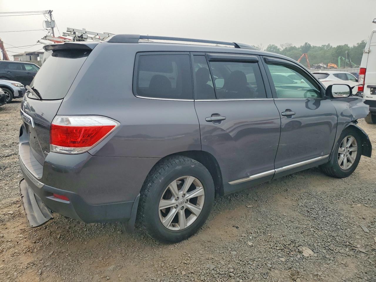 2011 Toyota Highlander Base Gray vin: 5TDBK3EH5BS056633