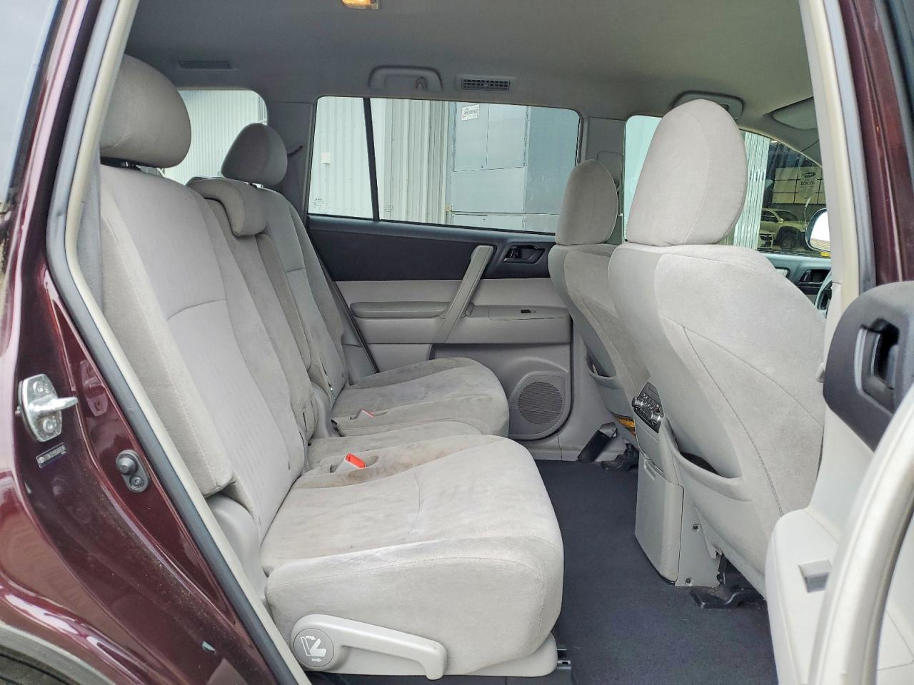 2011 Toyota Highlander Base Maroon vin: 5TDBK3EH5BS069396