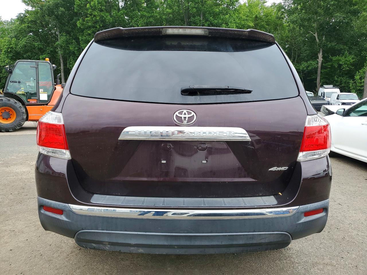 2011 Toyota Highlander Base Maroon vin: 5TDBK3EH5BS069396