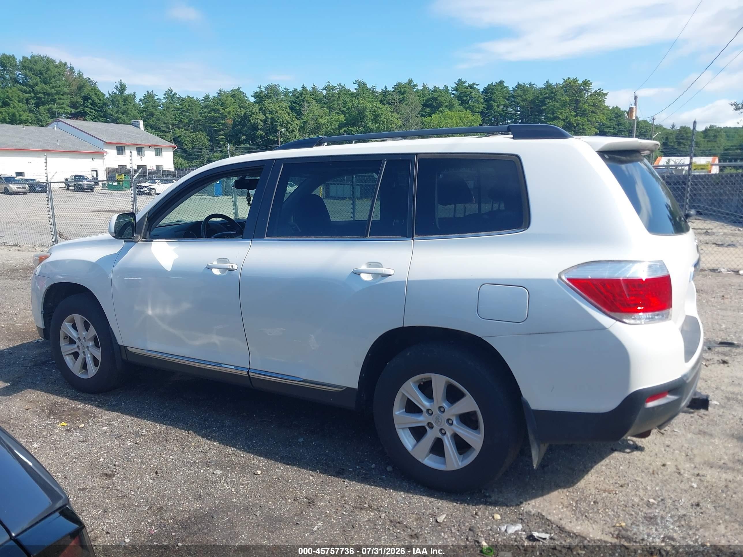 2011 Toyota Highlander Se V6 White vin: 5TDBK3EH5BS084044