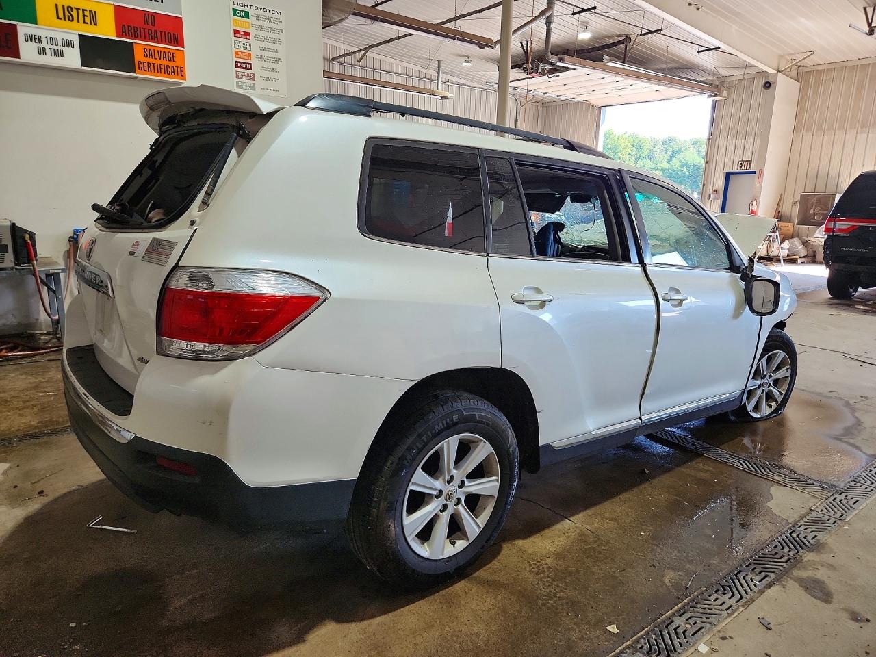 2012 Toyota Highlander Se White vin: 5TDBK3EH5CS100177