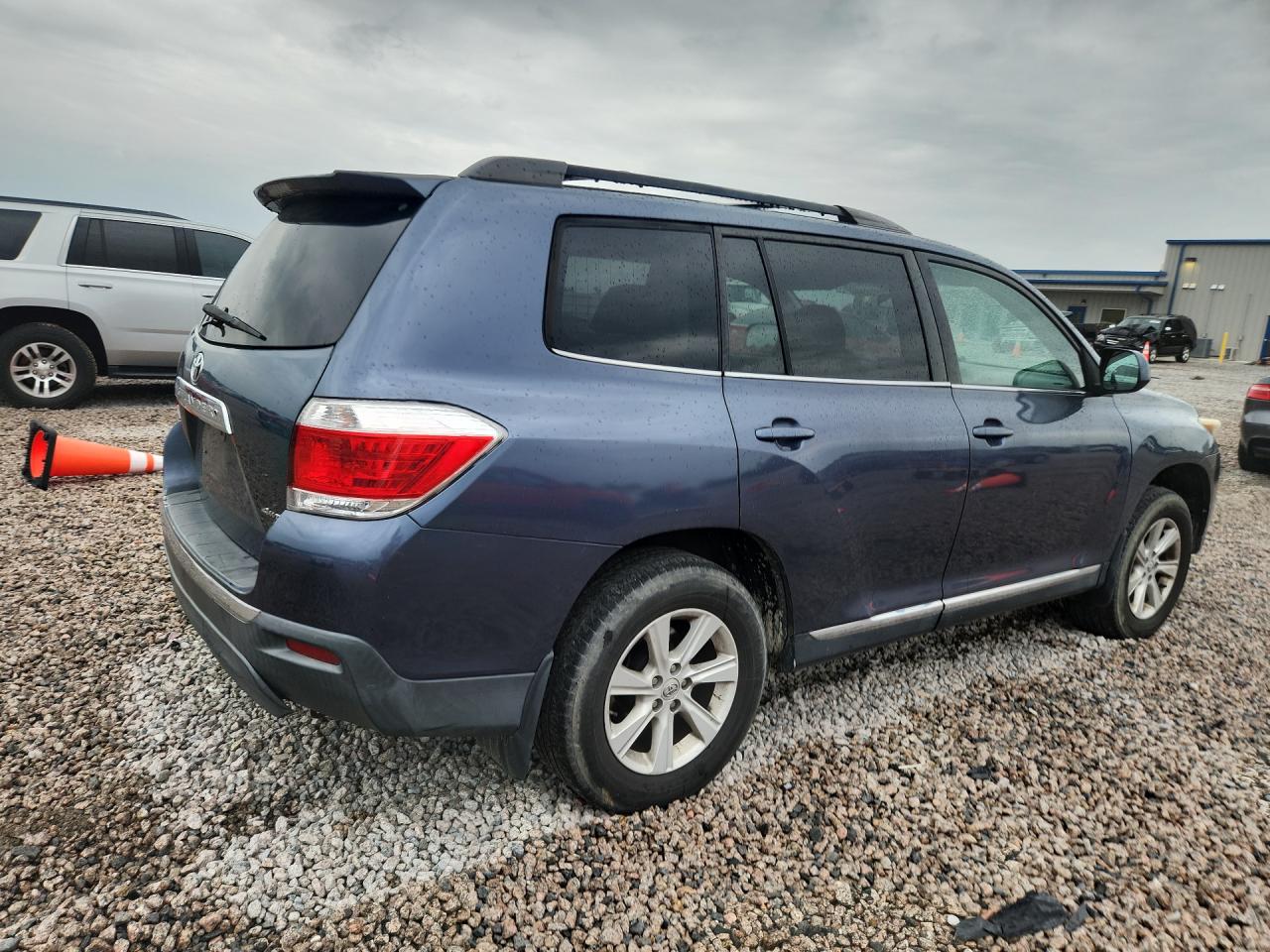 2012 Toyota Highlander Base Blue vin: 5TDBK3EH5CS109123