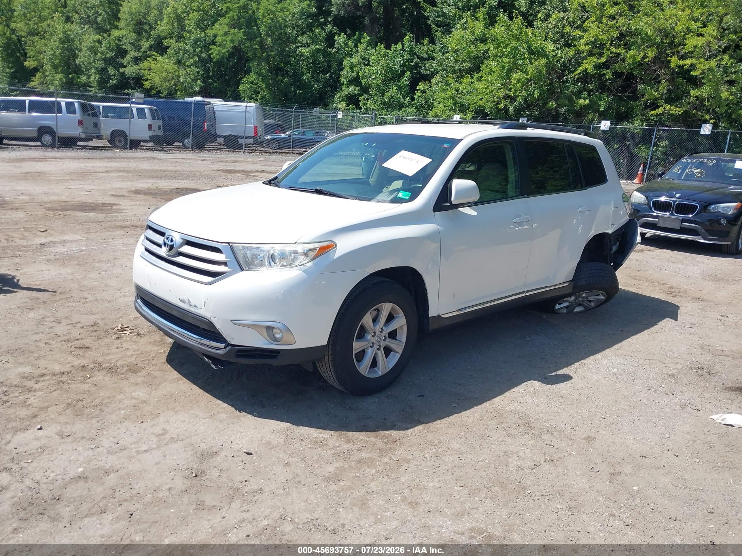 2012 Toyota Highlander Base V6 White vin: 5TDBK3EH5CS112782