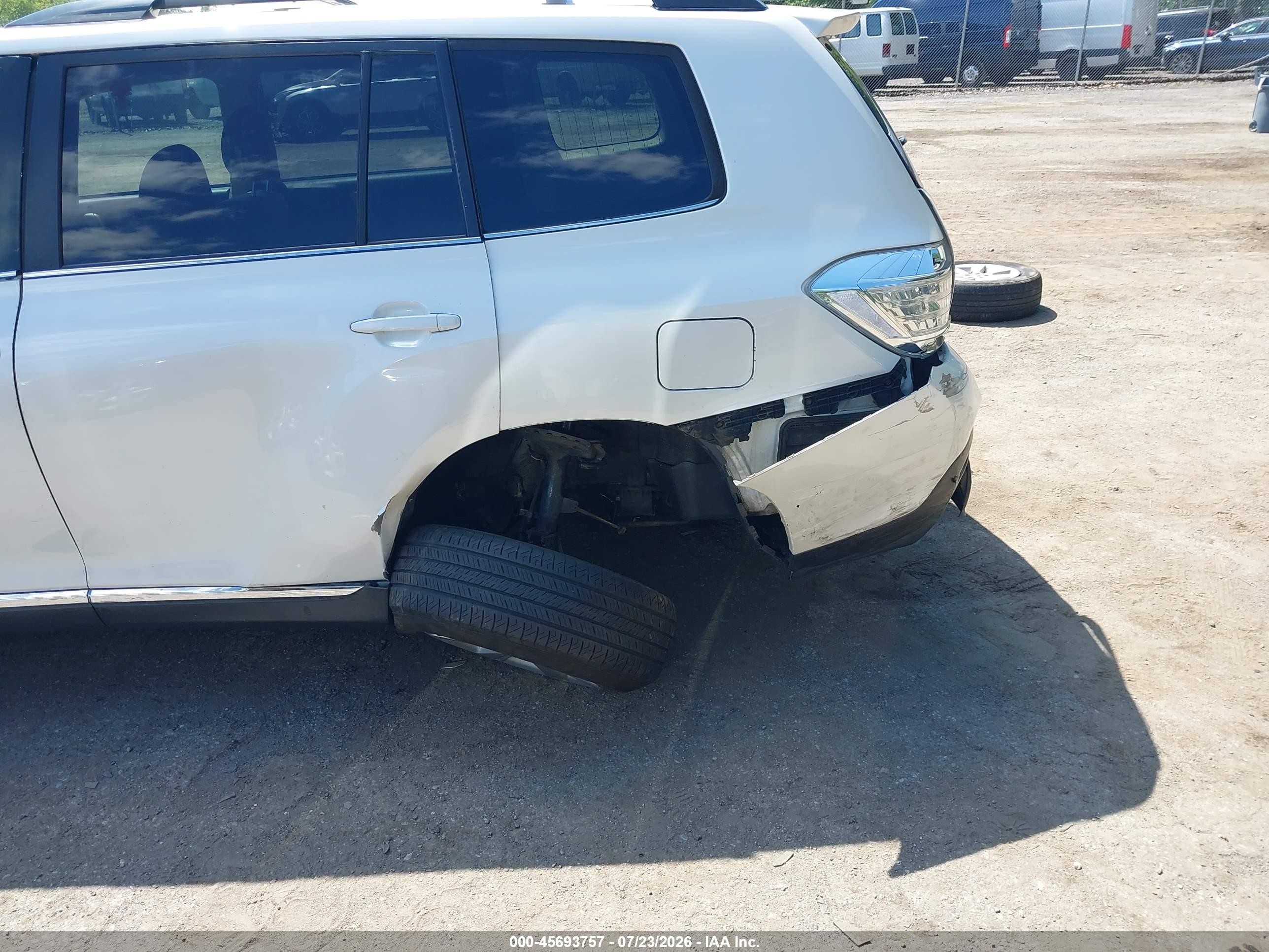 2012 Toyota Highlander Base V6 White vin: 5TDBK3EH5CS112782