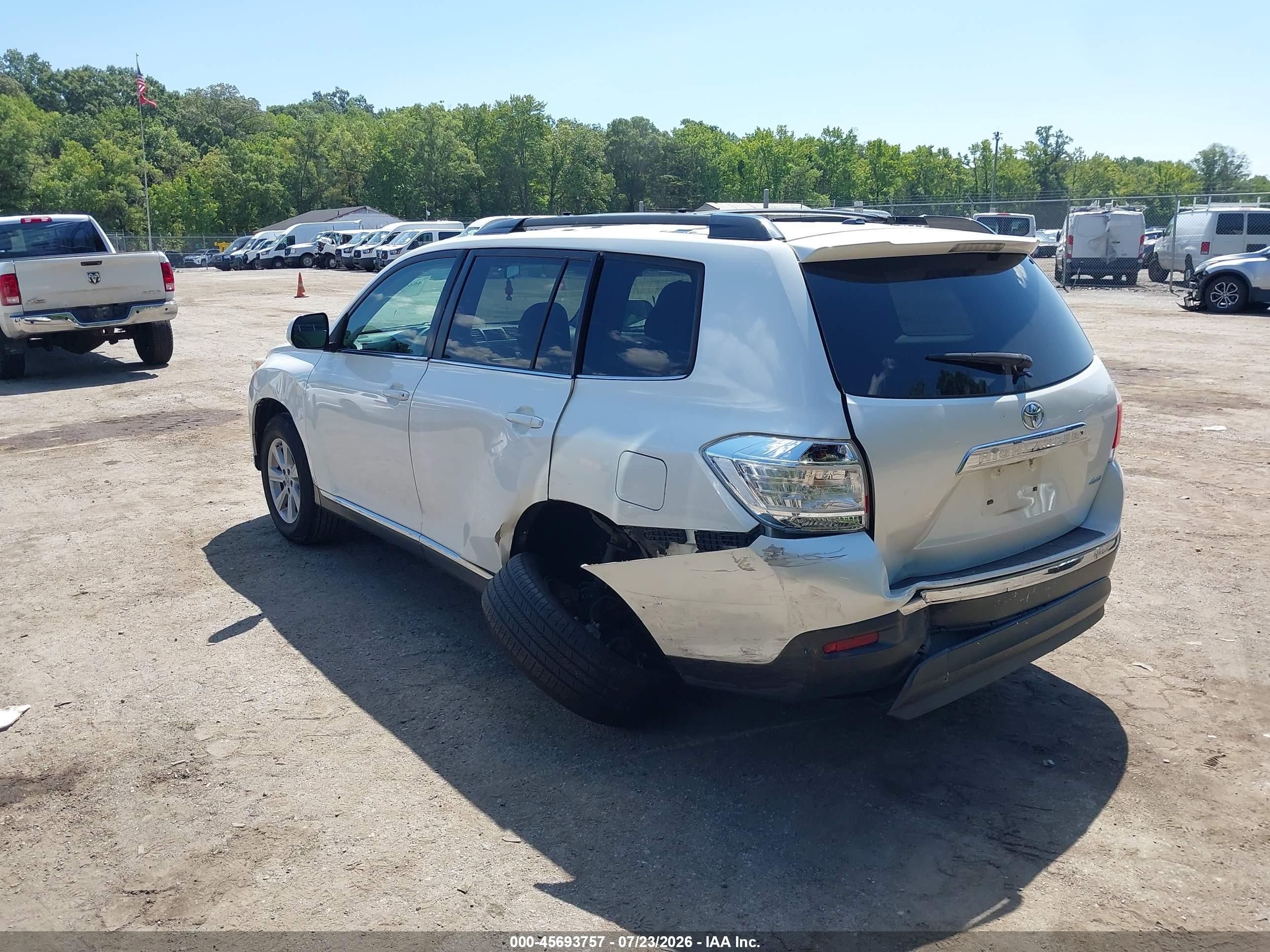 2012 Toyota Highlander Base V6 White vin: 5TDBK3EH5CS112782