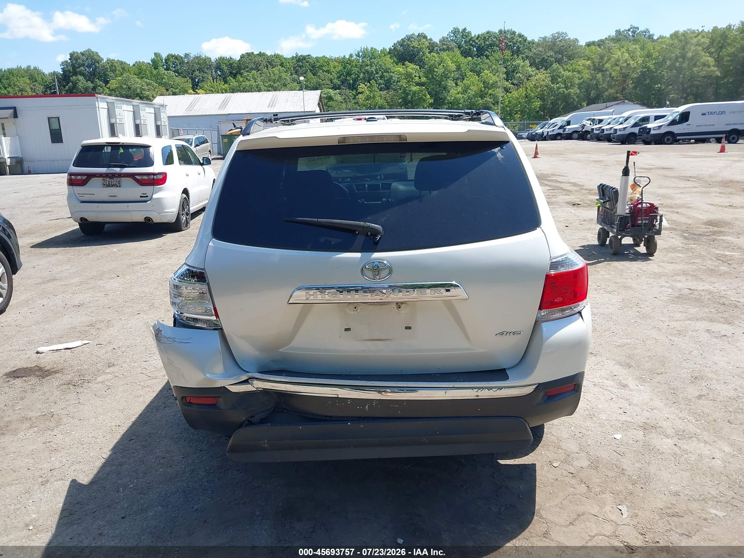 2012 Toyota Highlander Base V6 White vin: 5TDBK3EH5CS112782