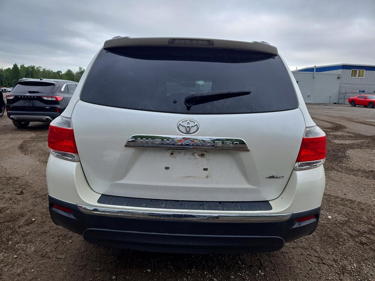 2012 Toyota Highlander Base White vin: 5TDBK3EH5CS140808