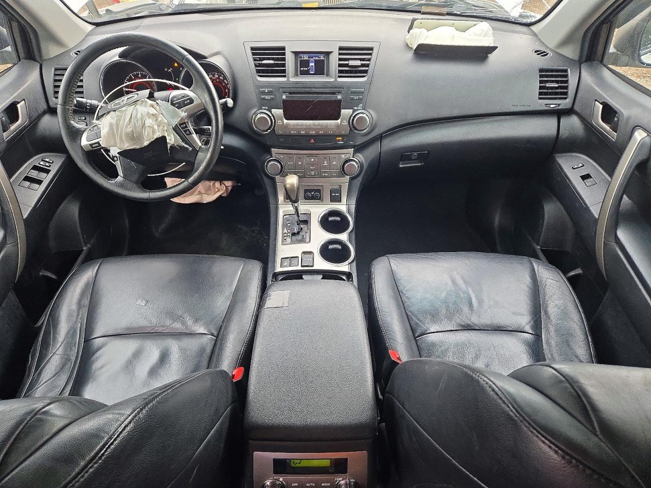 2012 Toyota Highlander Base White vin: 5TDBK3EH5CS140808