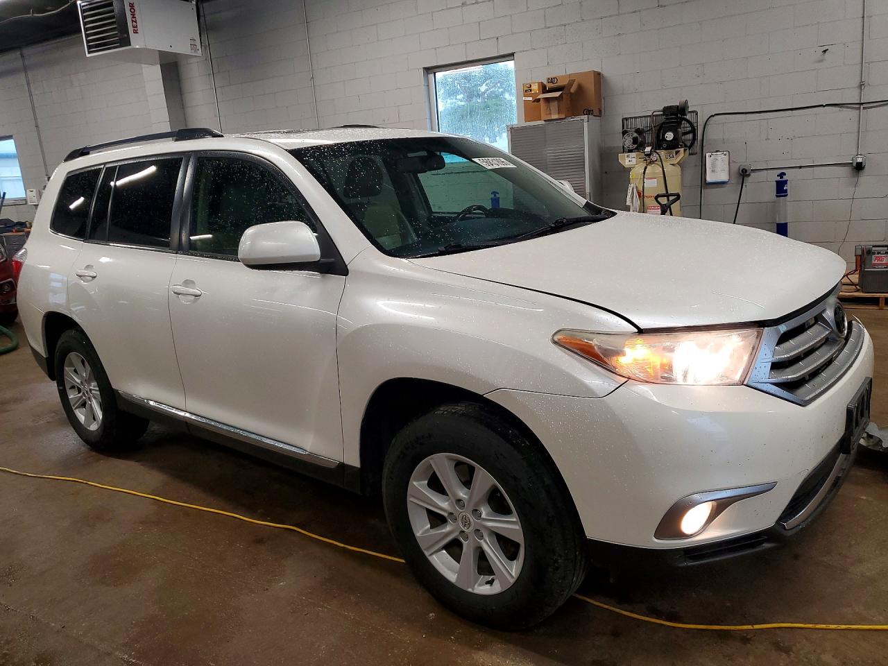 2012 Toyota Highlander Se White vin: 5TDBK3EH5CS141134