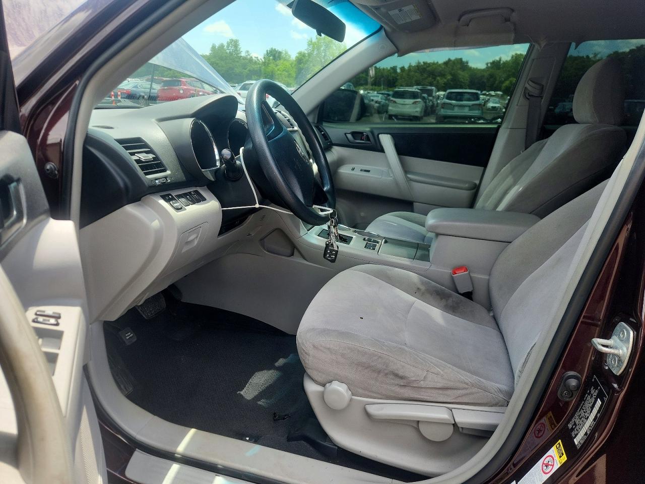 2012 Toyota Highlander Base Burgundy vin: 5TDBK3EH5CS159486