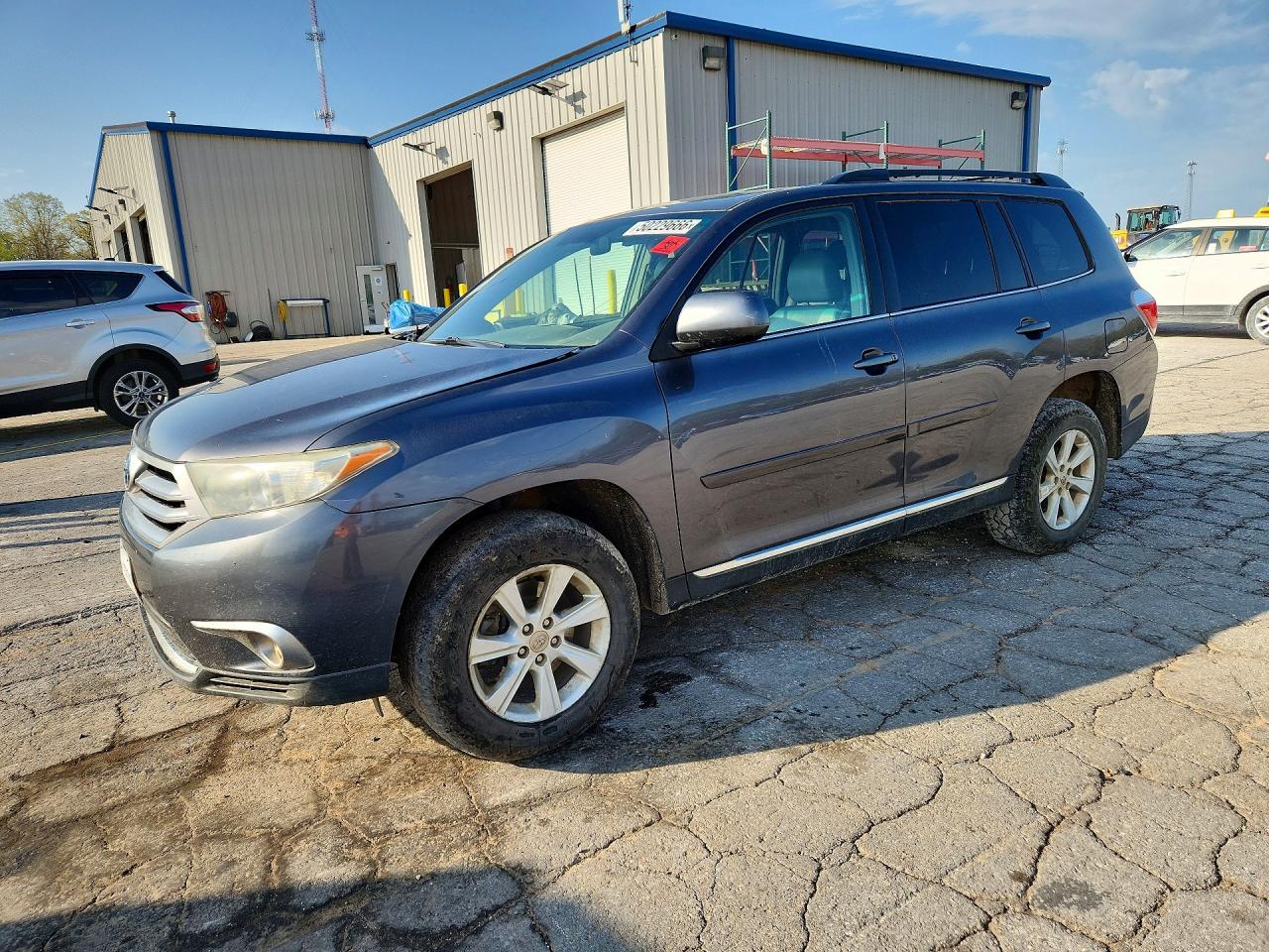 2012 Toyota Highlander Base Серый vin: 5TDBK3EH5CS169452