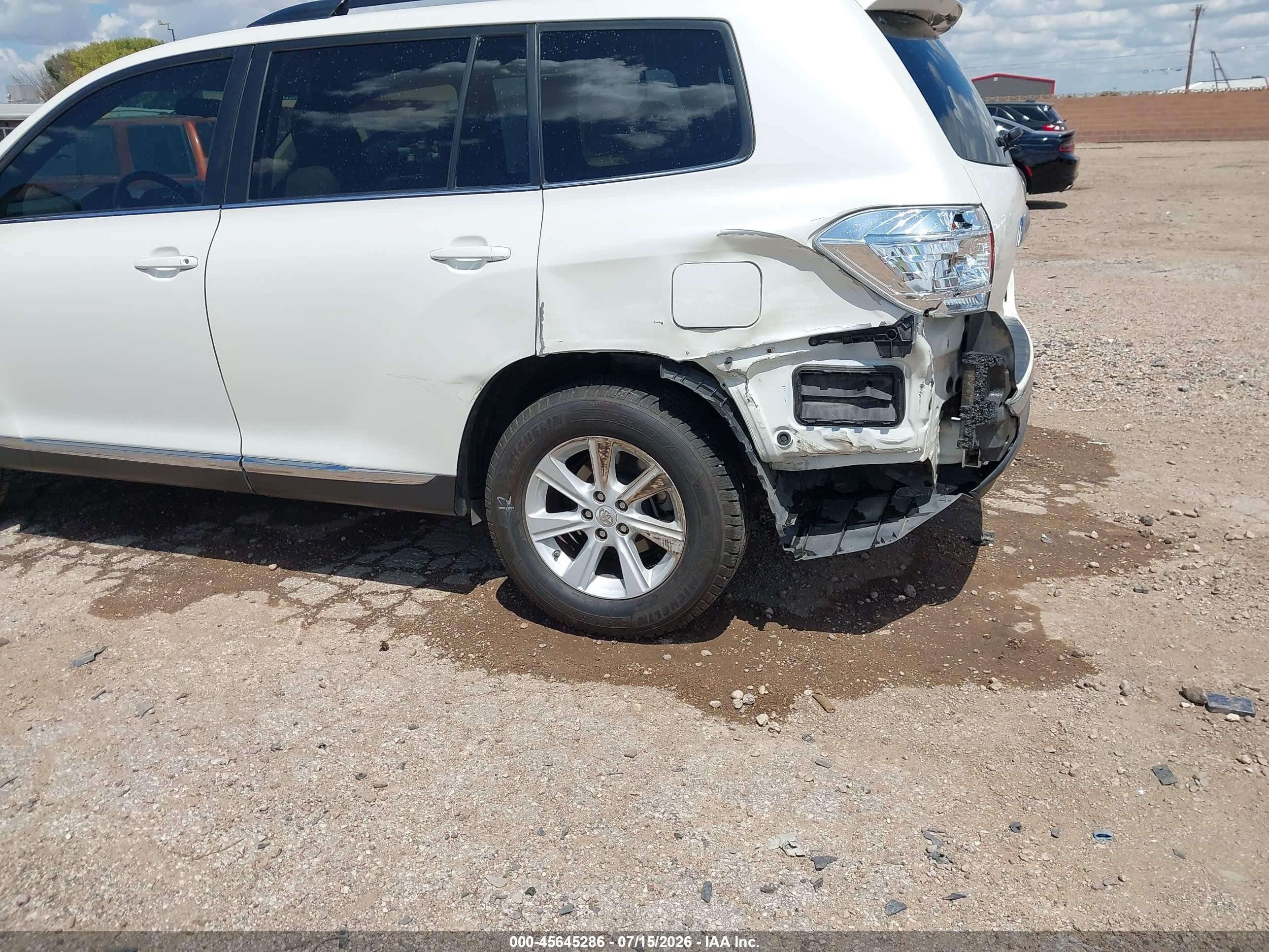2013 Toyota Highlander Base Plus V6 White vin: 5TDBK3EH5DS179030