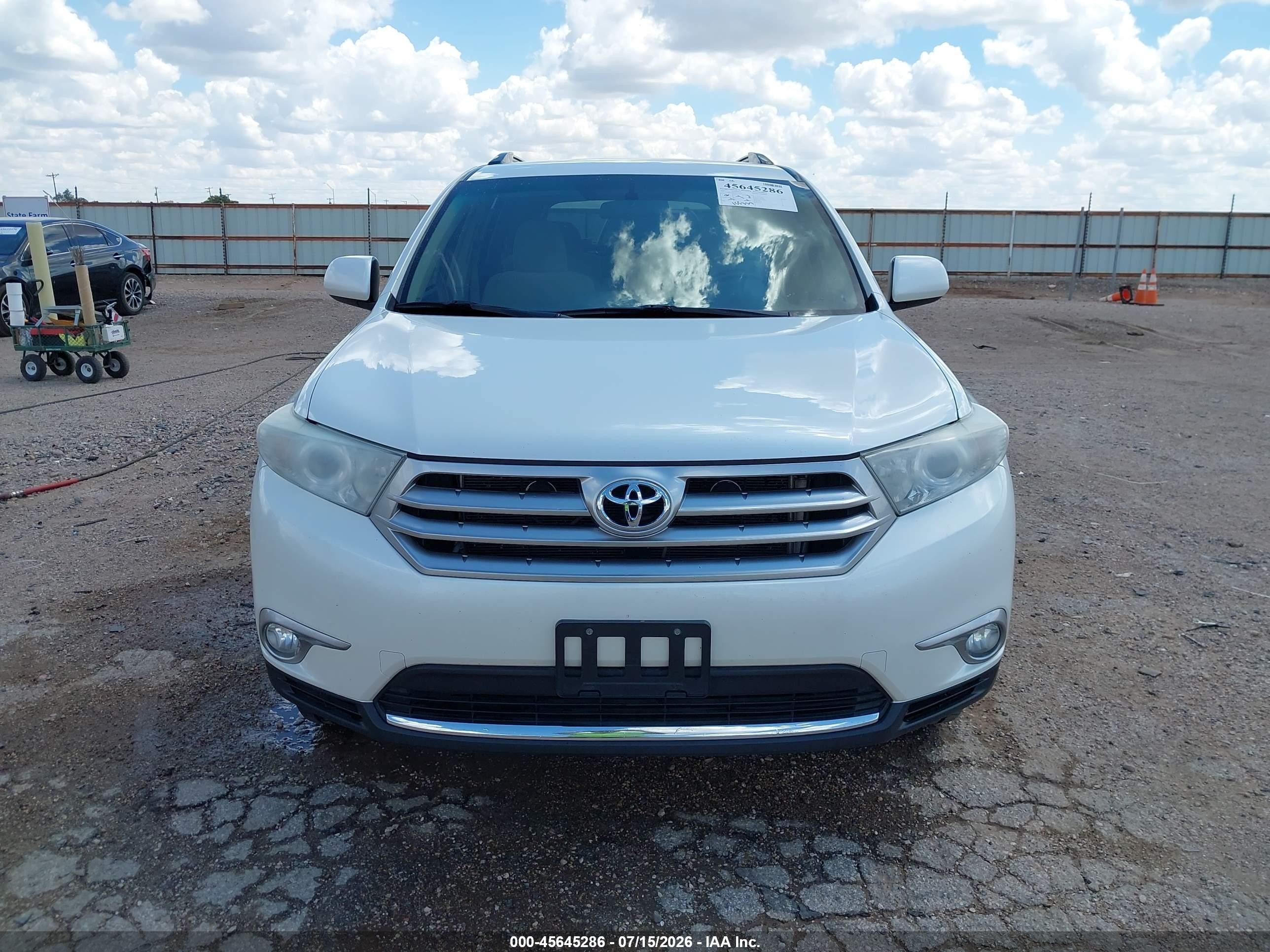 2013 Toyota Highlander Base Plus V6 White vin: 5TDBK3EH5DS179030