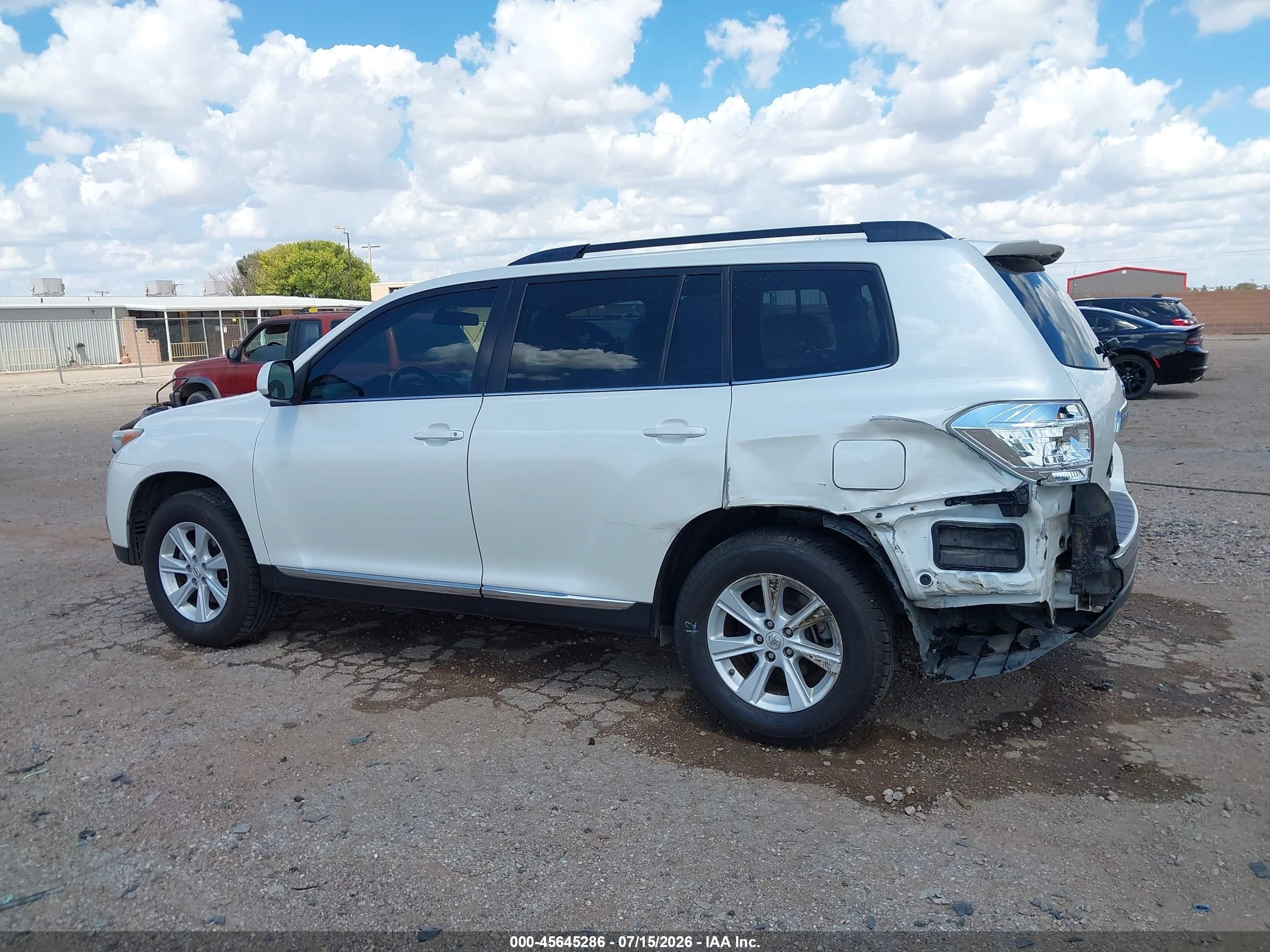 2013 Toyota Highlander Base Plus V6 White vin: 5TDBK3EH5DS179030