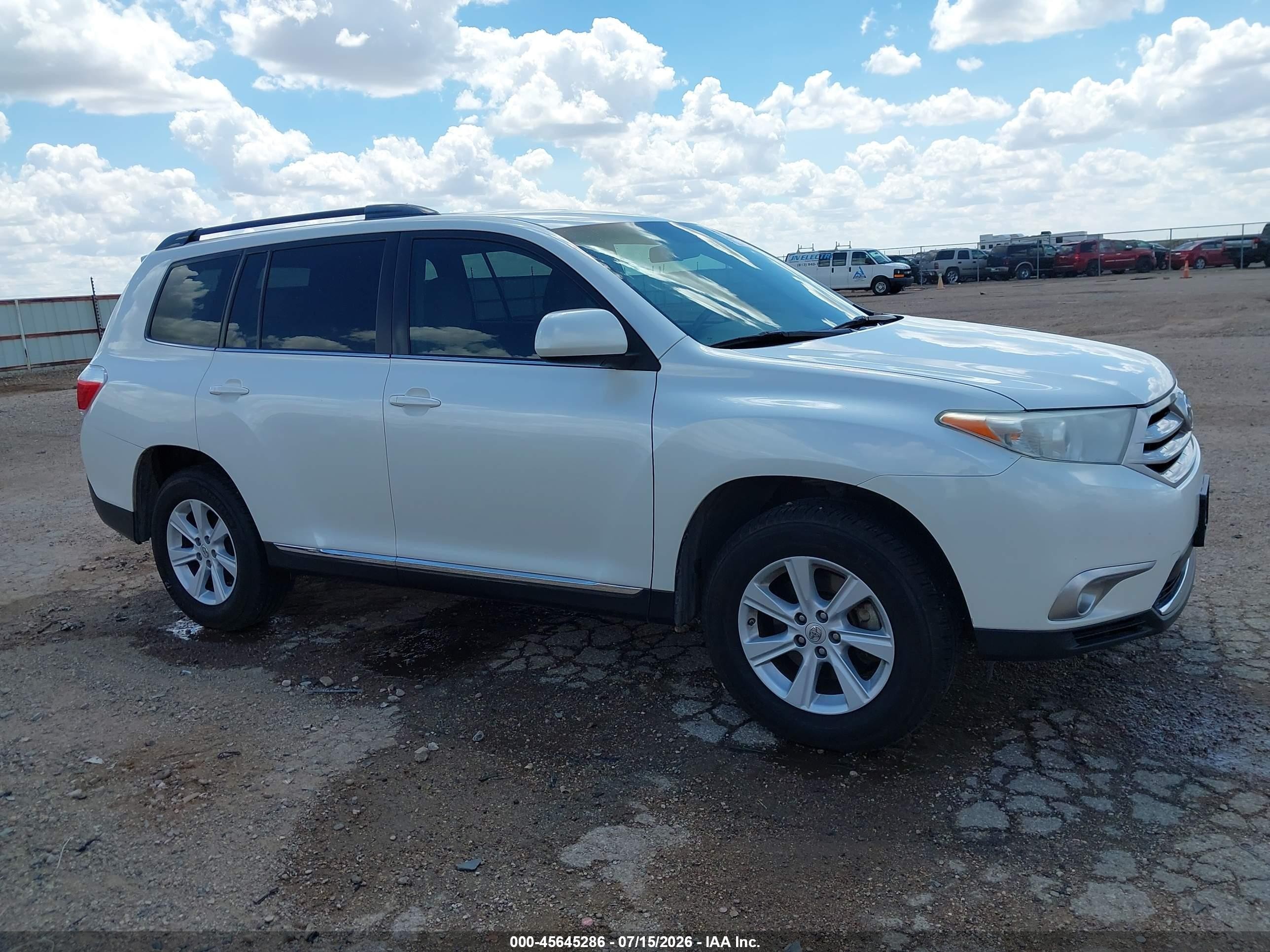 2013 Toyota Highlander Base Plus V6 White vin: 5TDBK3EH5DS179030