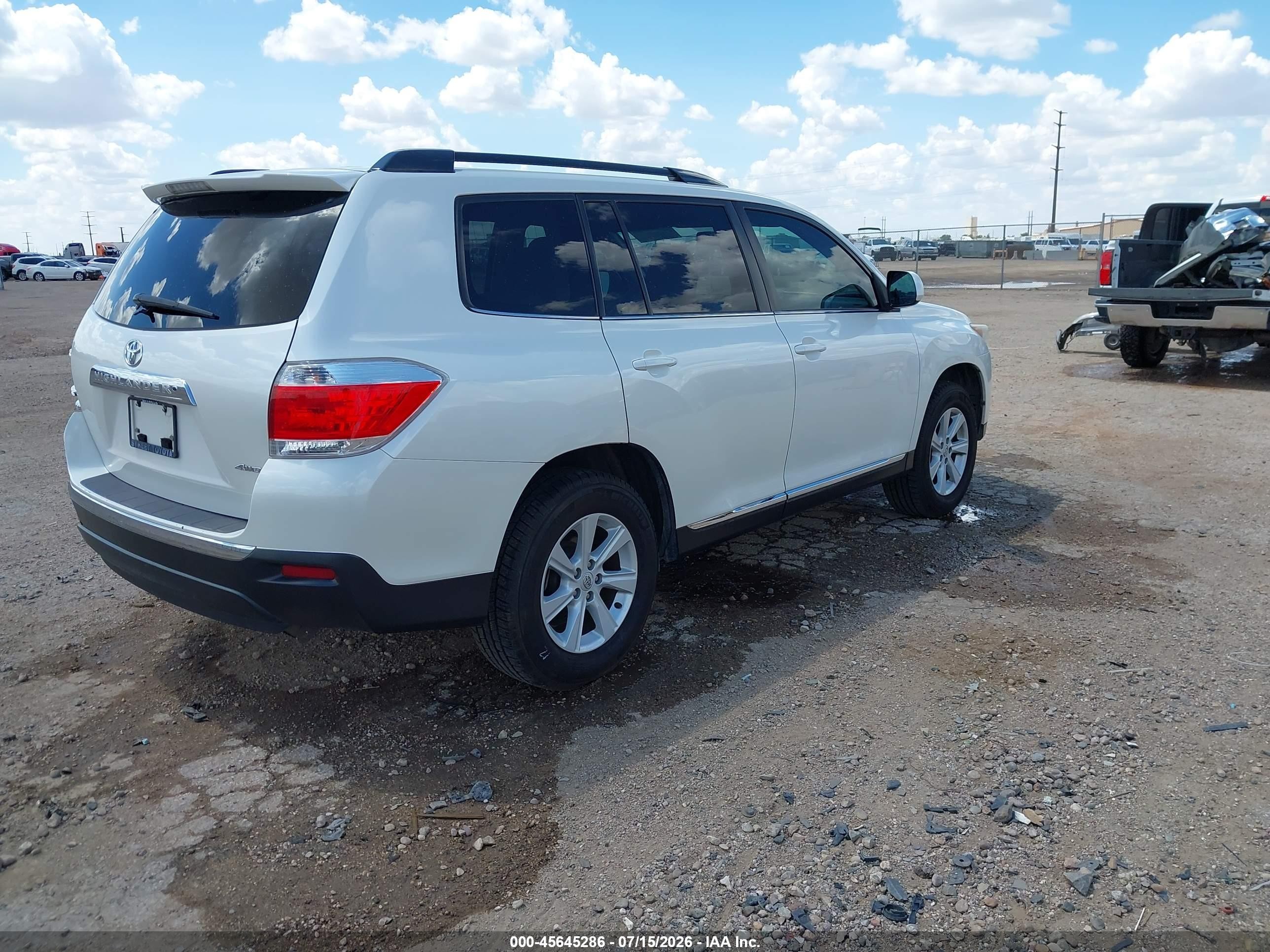 2013 Toyota Highlander Base Plus V6 White vin: 5TDBK3EH5DS179030