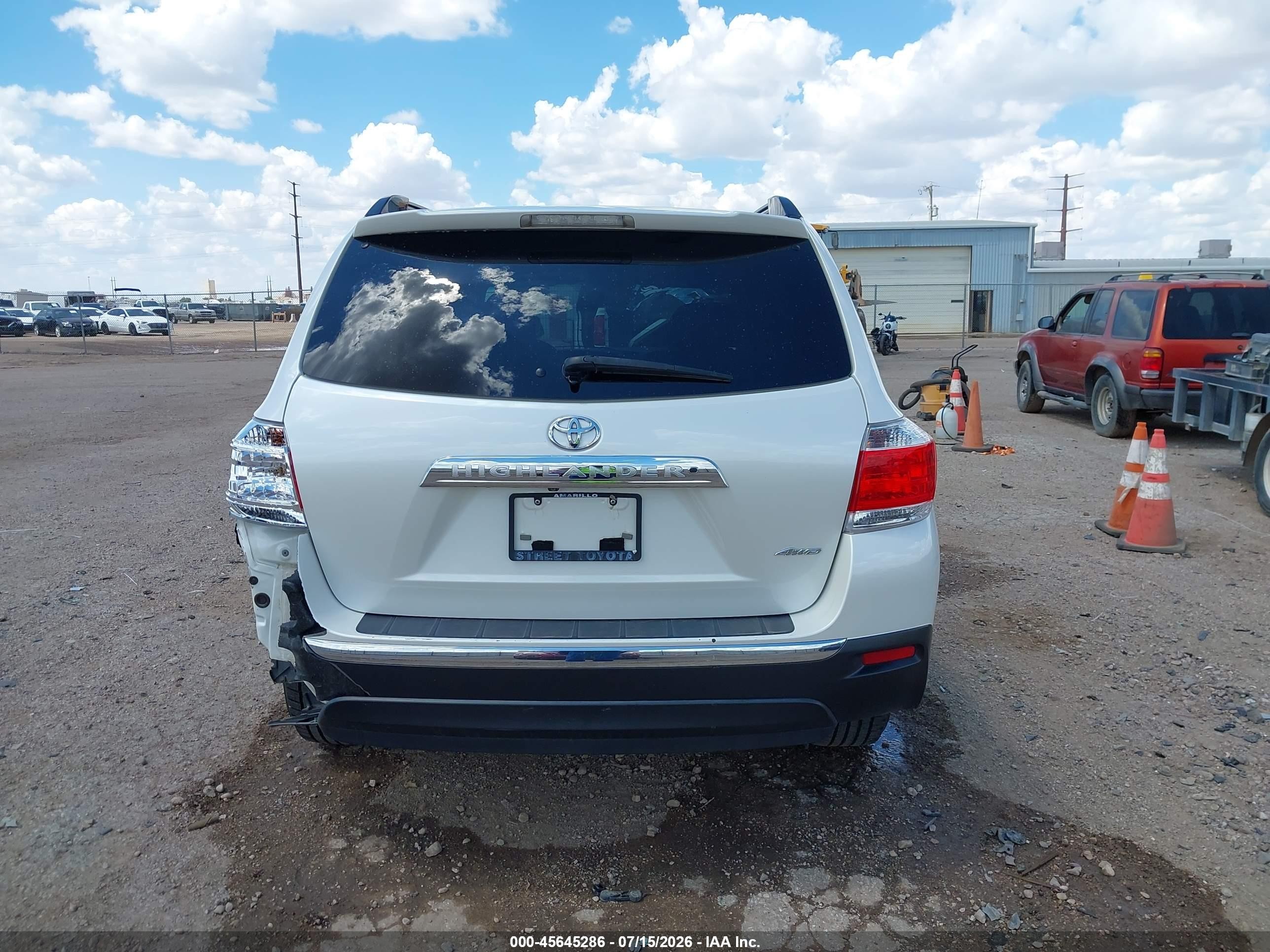 2013 Toyota Highlander Base Plus V6 White vin: 5TDBK3EH5DS179030