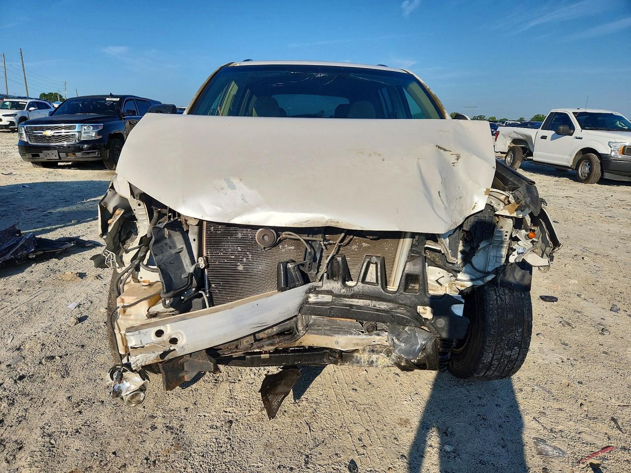 2013 Toyota Highlander Plus White vin: 5TDBK3EH5DS201821