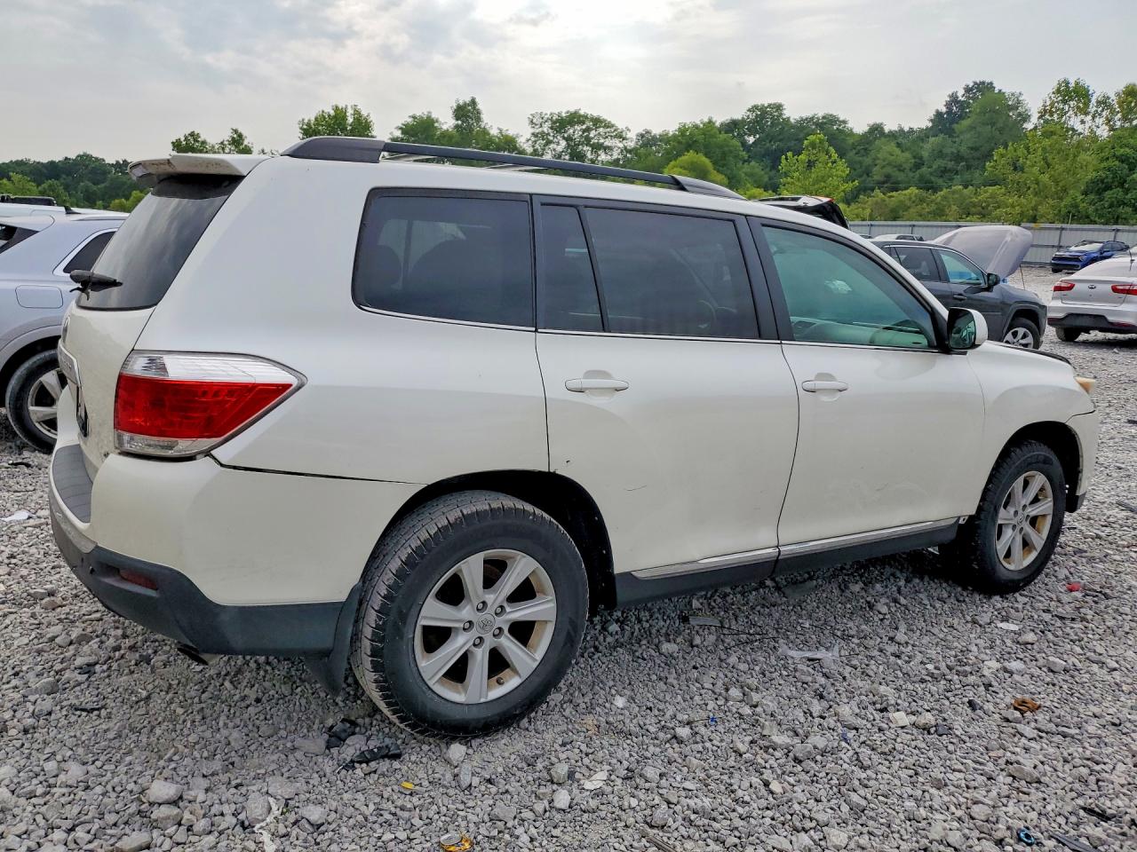 2013 Toyota Highlander Plus Белый vin: 5TDBK3EH5DS245284