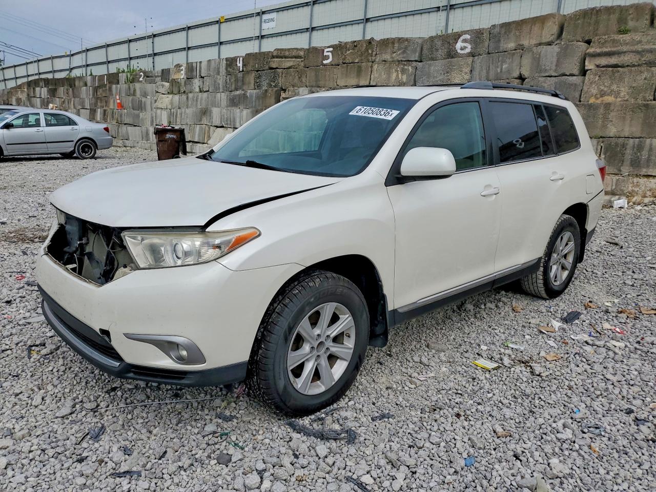 2013 Toyota Highlander Plus White vin: 5TDBK3EH5DS245284
