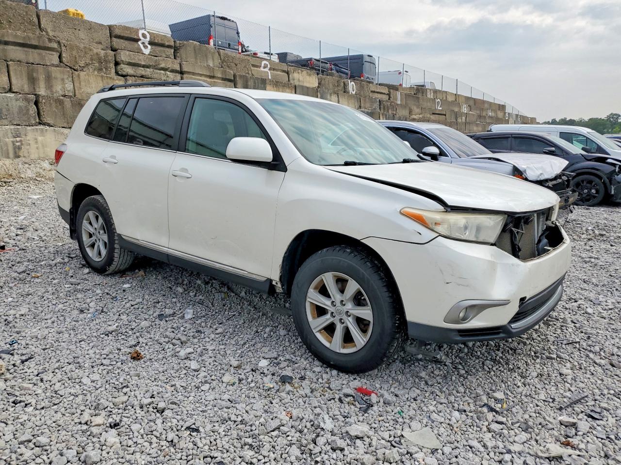 2013 Toyota Highlander Plus Белый vin: 5TDBK3EH5DS245284