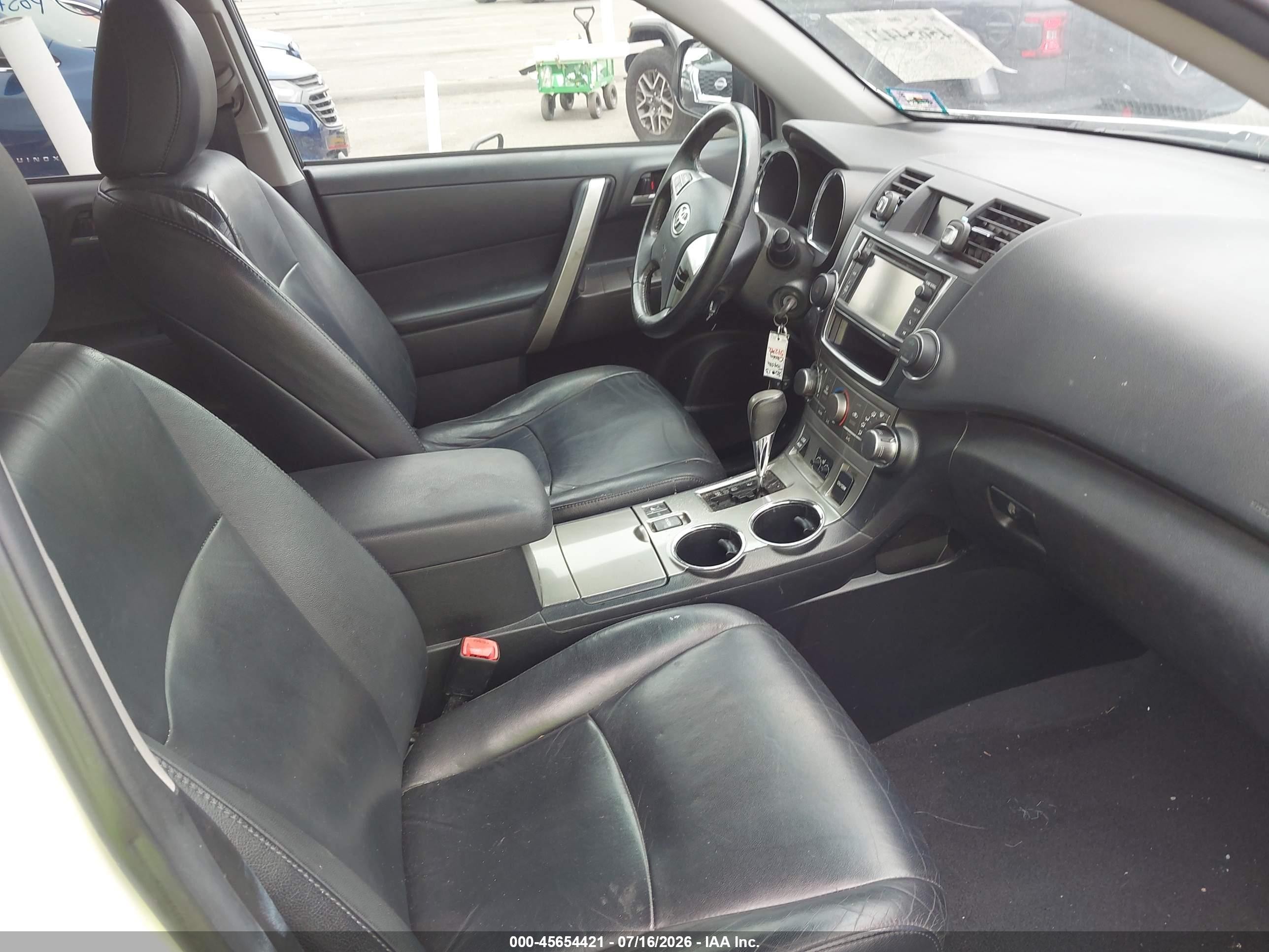 2013 Toyota Highlander Se V6 White vin: 5TDBK3EH5DS257192