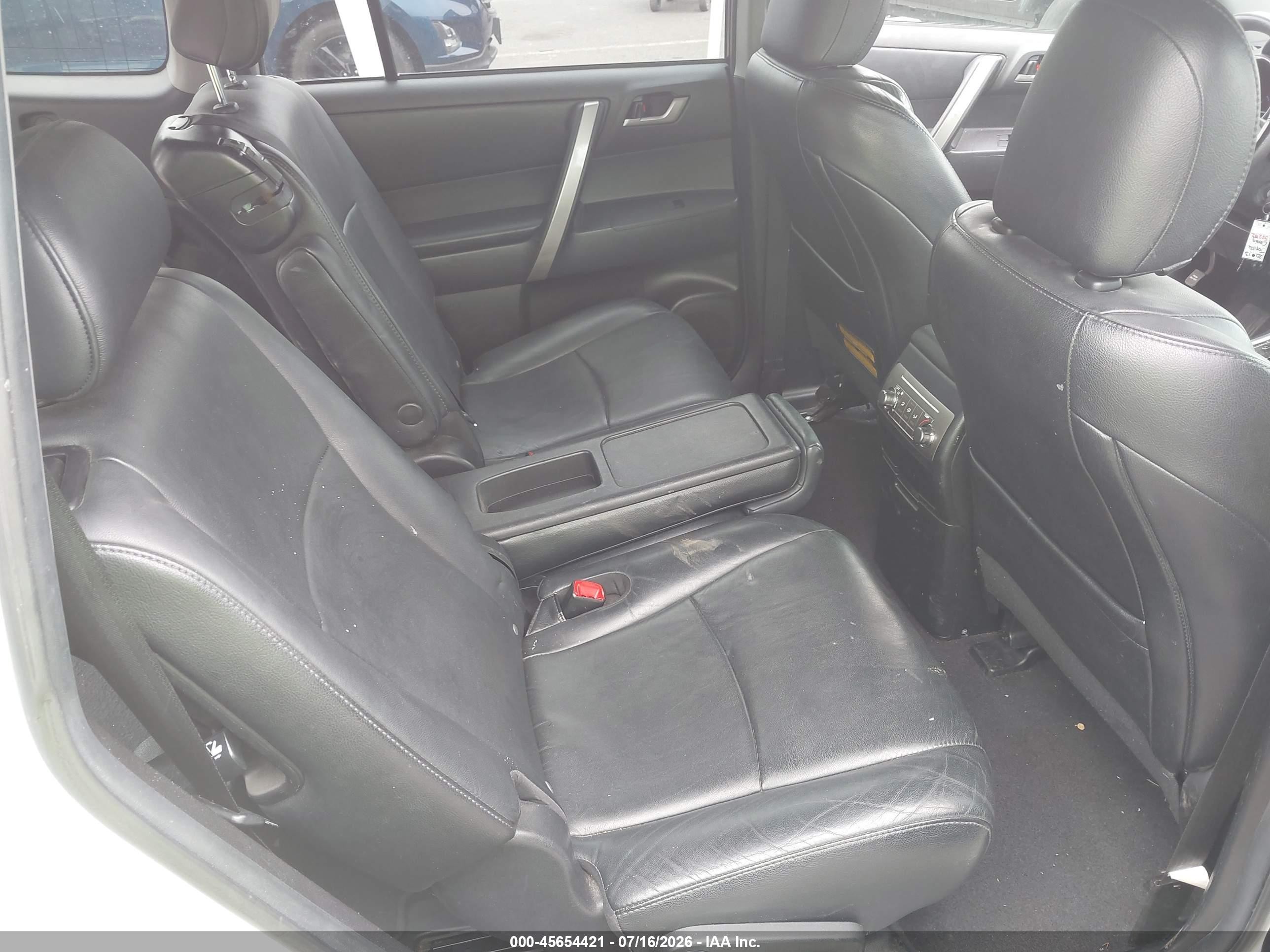 2013 Toyota Highlander Se V6 White vin: 5TDBK3EH5DS257192