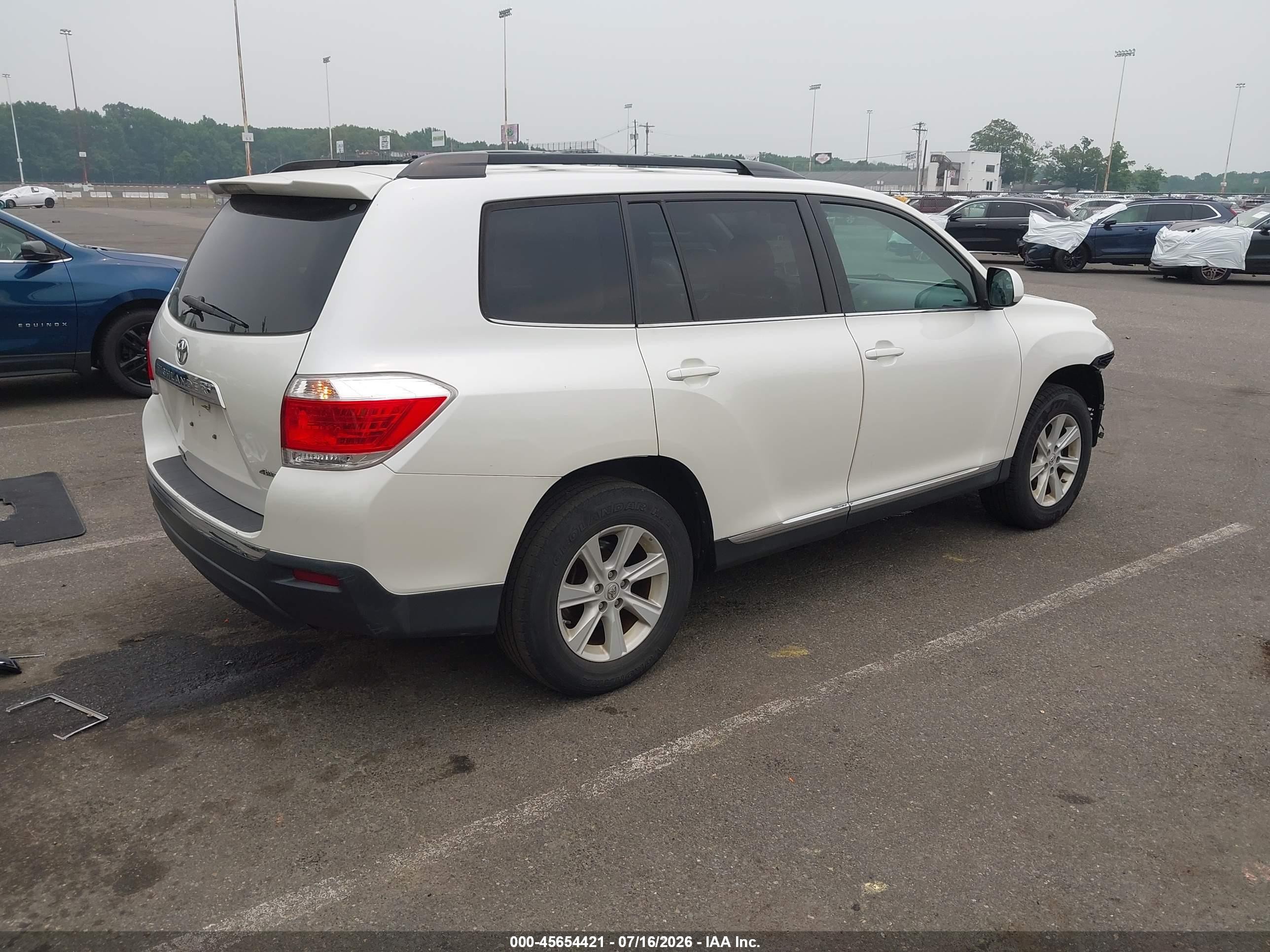 2013 Toyota Highlander Se V6 White vin: 5TDBK3EH5DS257192