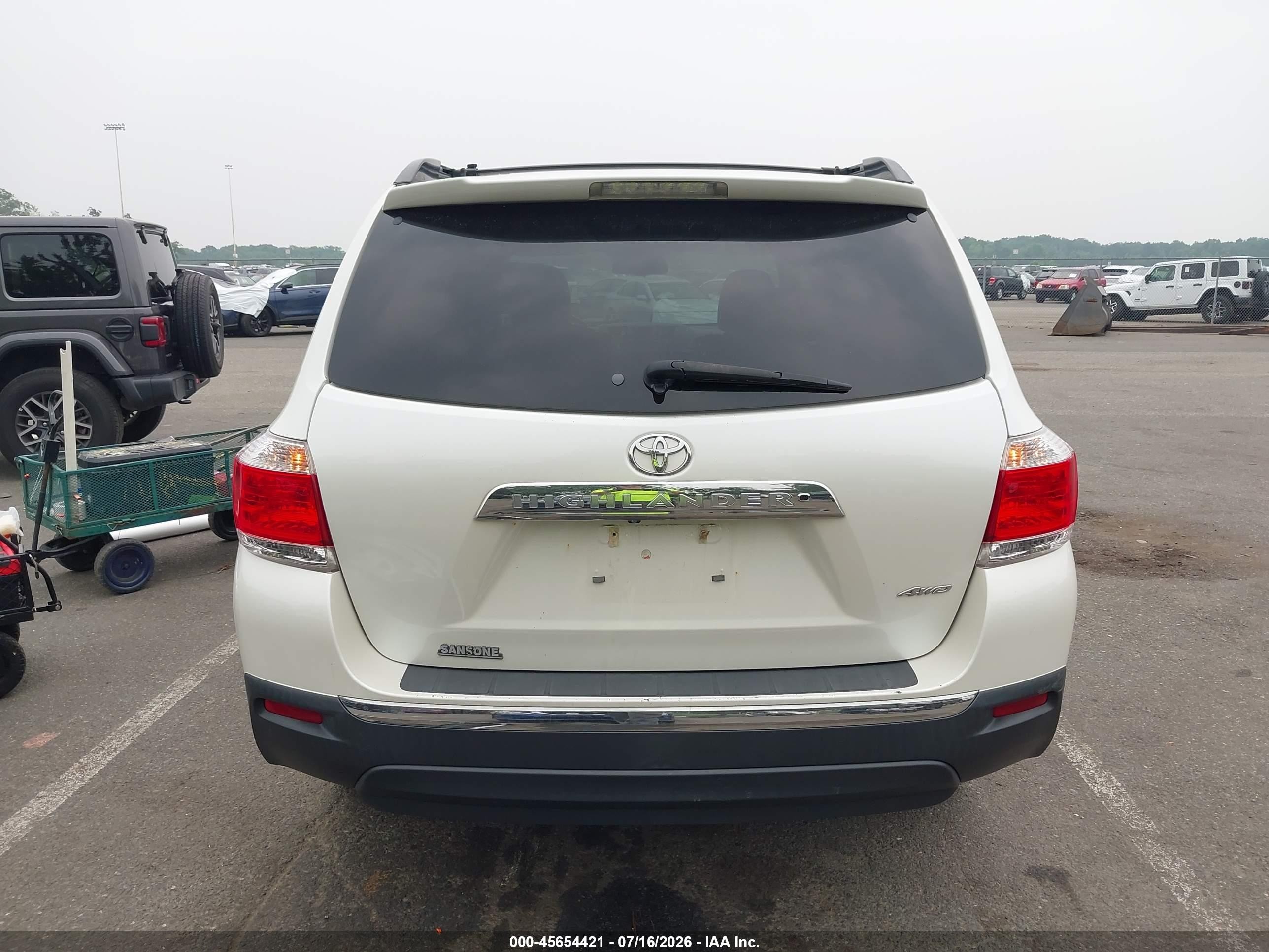 2013 Toyota Highlander Se V6 White vin: 5TDBK3EH5DS257192
