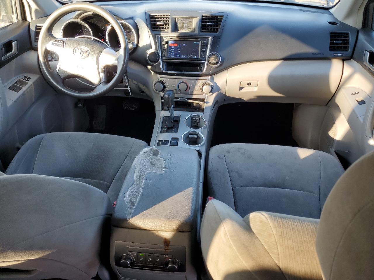 2013 Toyota Highlander Base Серый vin: 5TDBK3EH5DS264076