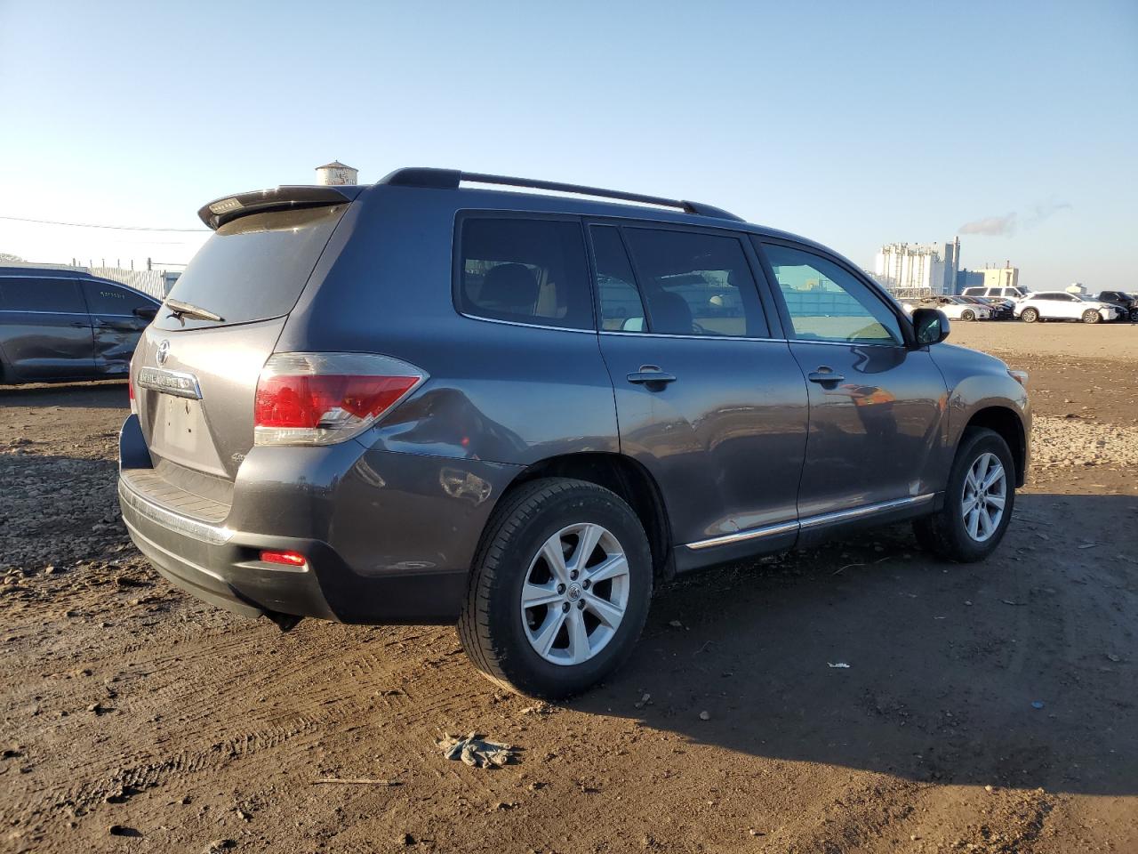 2013 Toyota Highlander Base Серый vin: 5TDBK3EH5DS264076