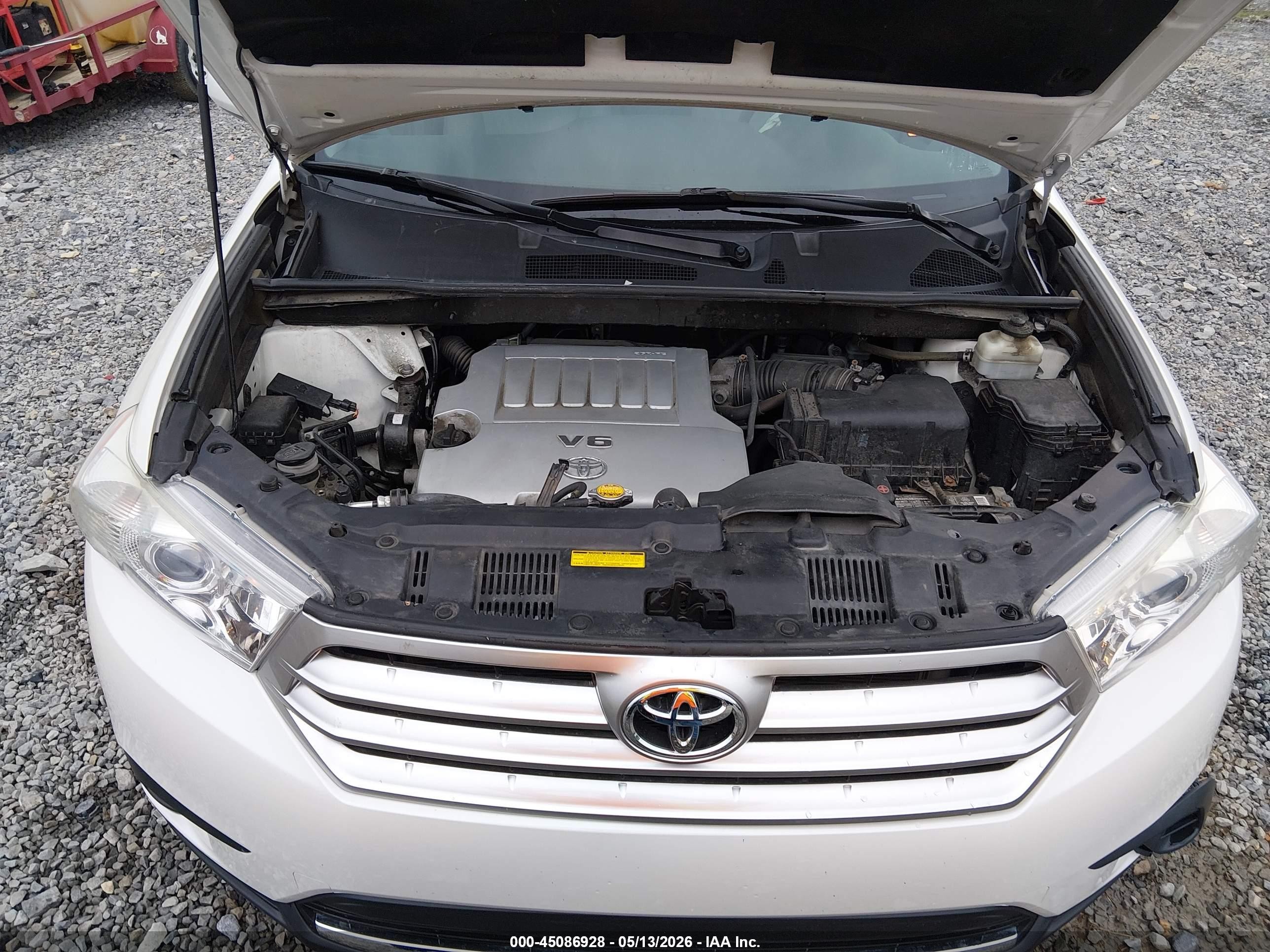 2013 Toyota Highlander Base V6 White vin: 5TDBK3EH5DS269603