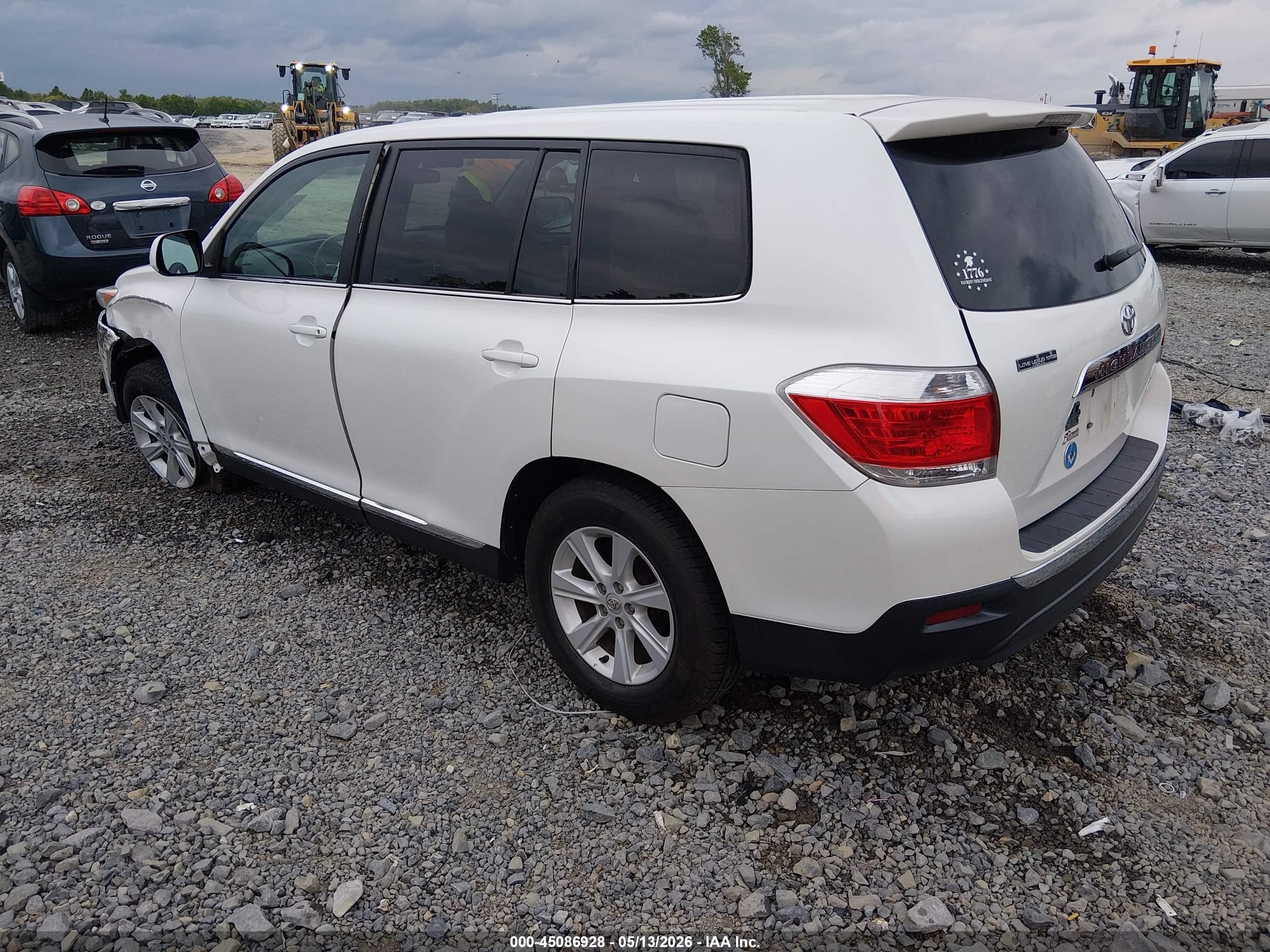 2013 Toyota Highlander Base V6 White vin: 5TDBK3EH5DS269603