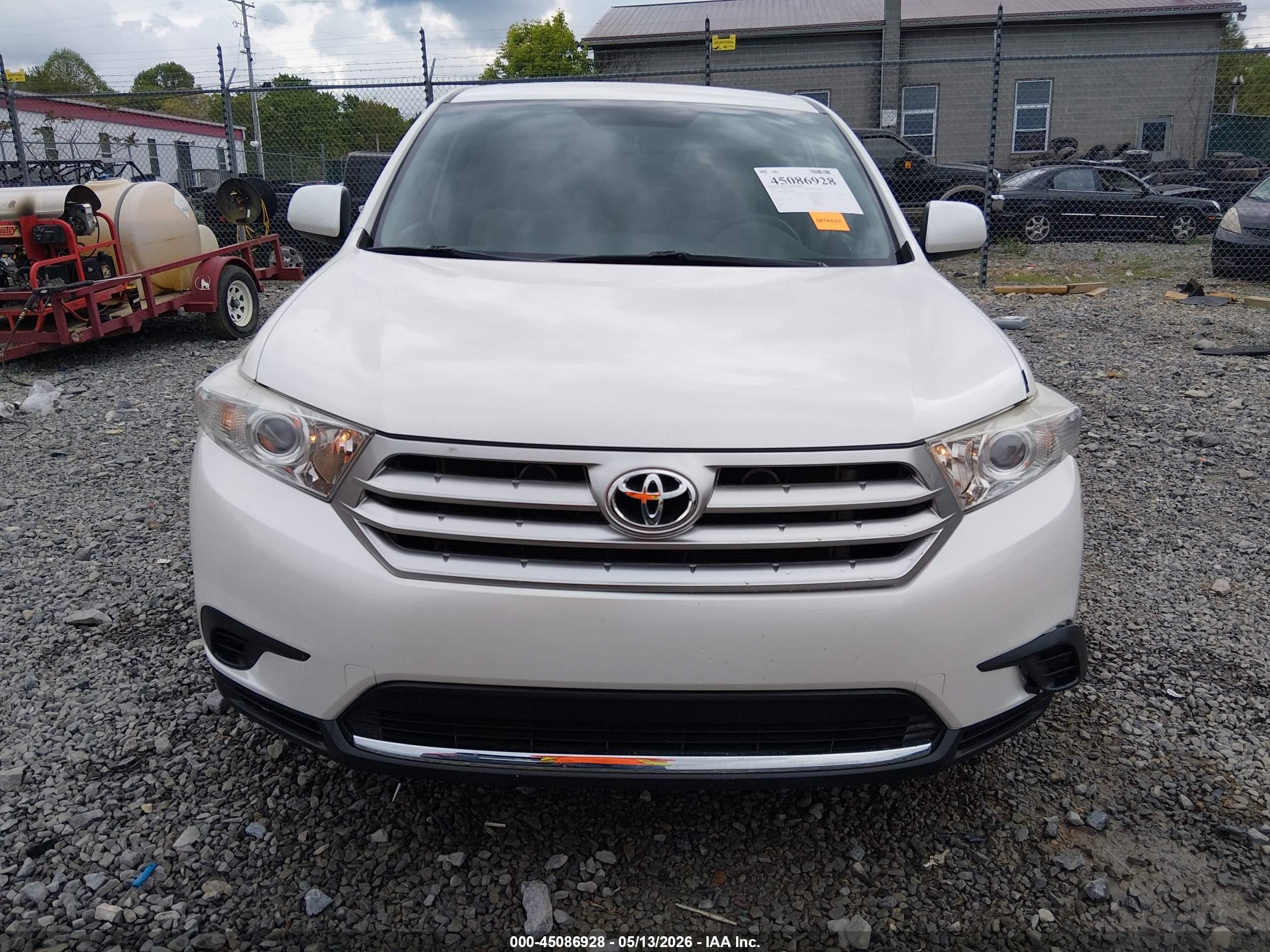 2013 Toyota Highlander Base V6 White vin: 5TDBK3EH5DS269603