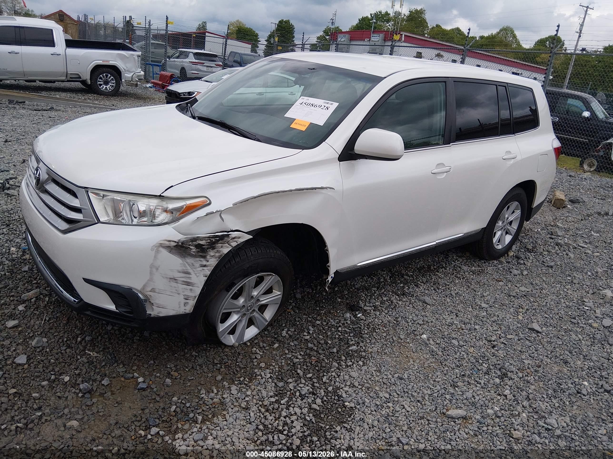 2013 Toyota Highlander Base V6 White vin: 5TDBK3EH5DS269603