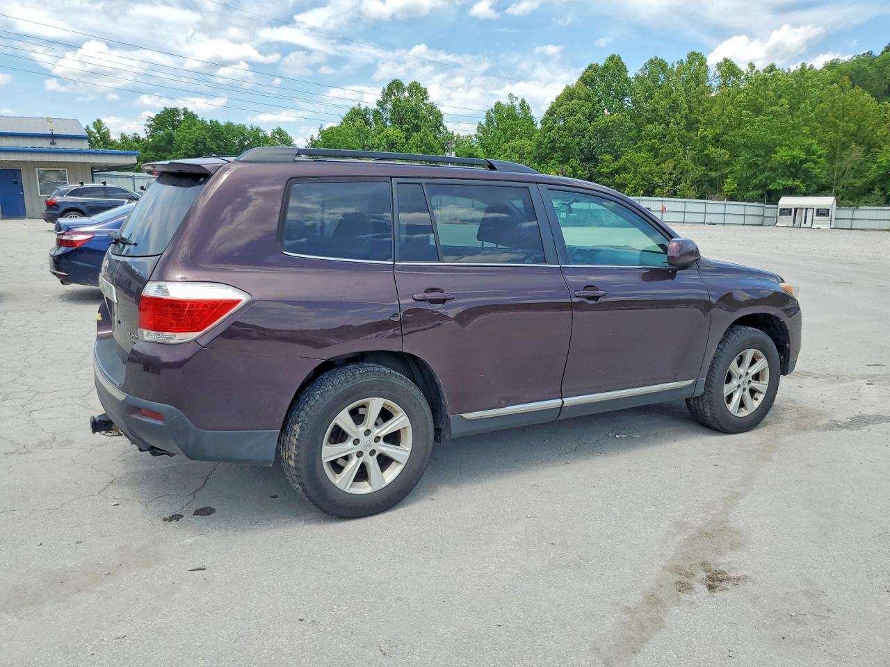 2013 Toyota Highlander Plus Maroon vin: 5TDBK3EH5DS275871