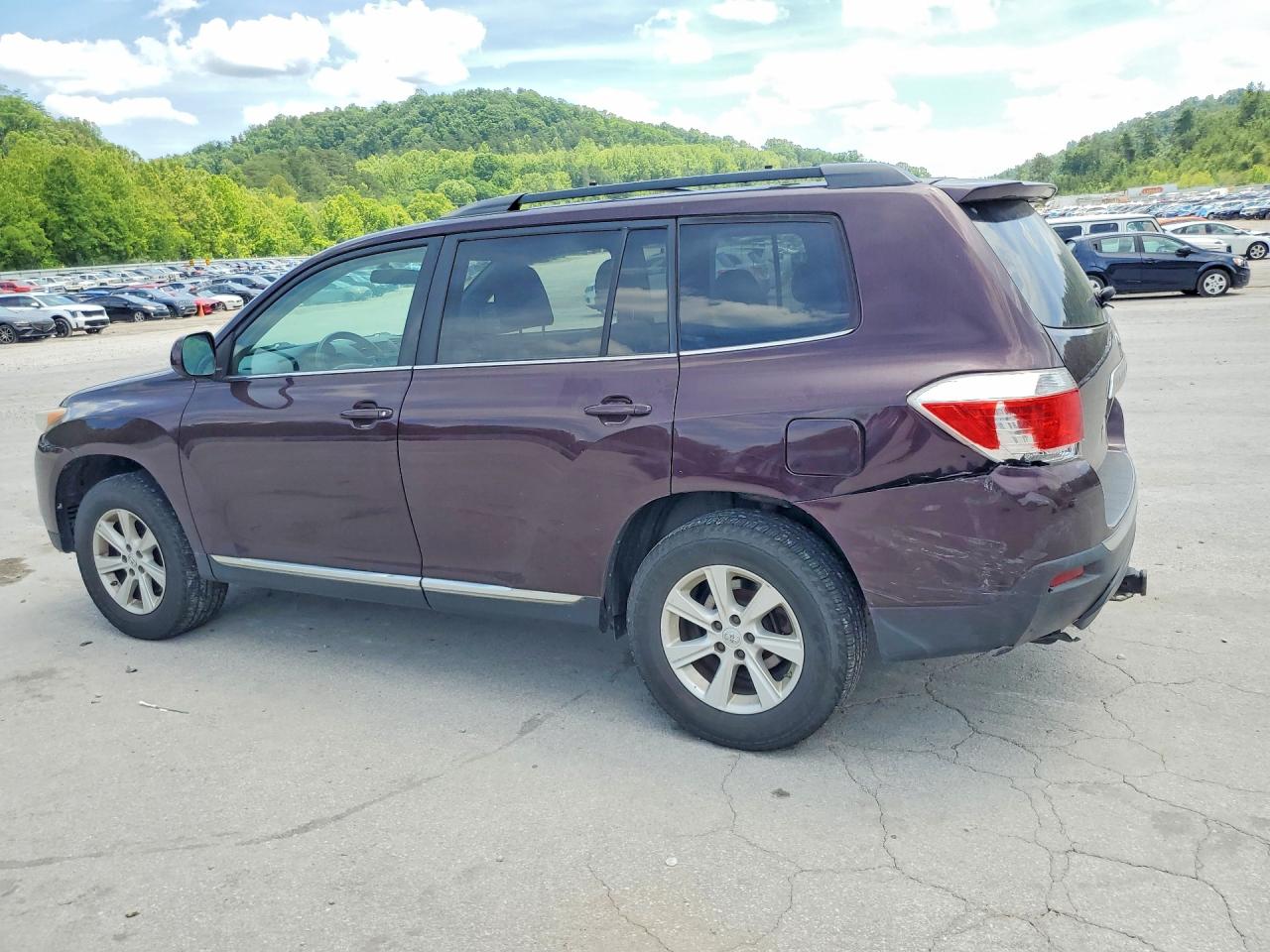 2013 Toyota Highlander Plus Maroon vin: 5TDBK3EH5DS275871