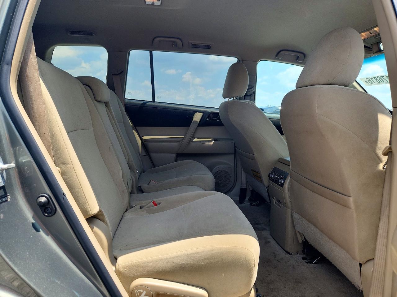 2010 Toyota Highlander Base Green vin: 5TDBK3EH6AS001770