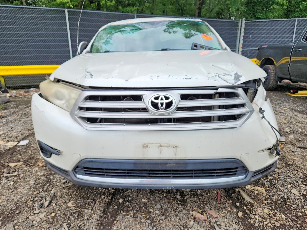 2011 Toyota Highlander Base White vin: 5TDBK3EH6BS046516