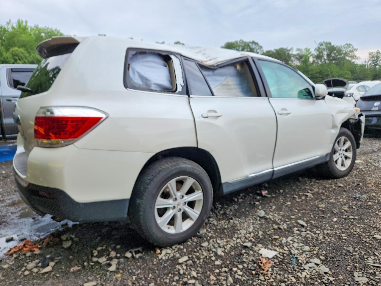 2011 Toyota Highlander Base White vin: 5TDBK3EH6BS046516