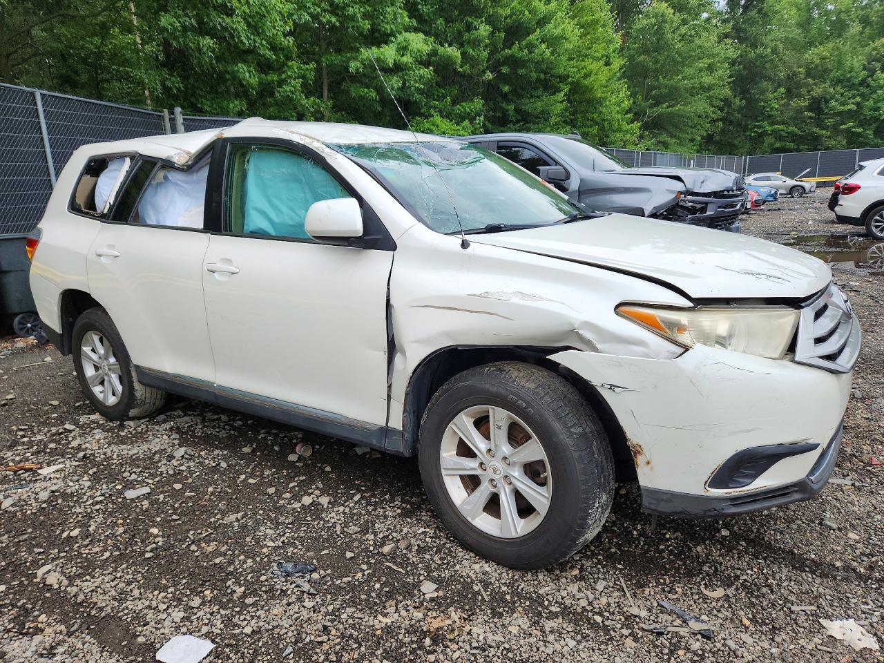 2011 Toyota Highlander Base White vin: 5TDBK3EH6BS046516