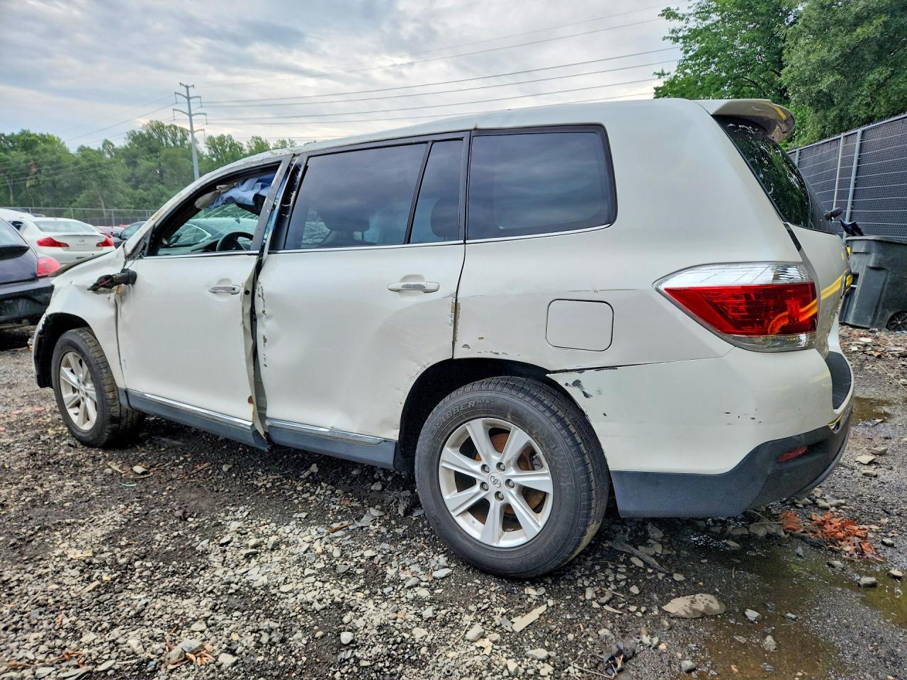 2011 Toyota Highlander Base White vin: 5TDBK3EH6BS046516